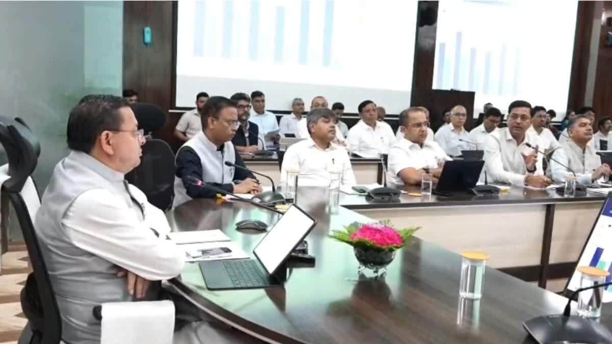 सीएम धामी ने 1905 हेल्पलाइन की समीक्षा की, बोले- जनता की शिकायतों के समाधान में लापरवाही नहीं होगी बर्दाश्त