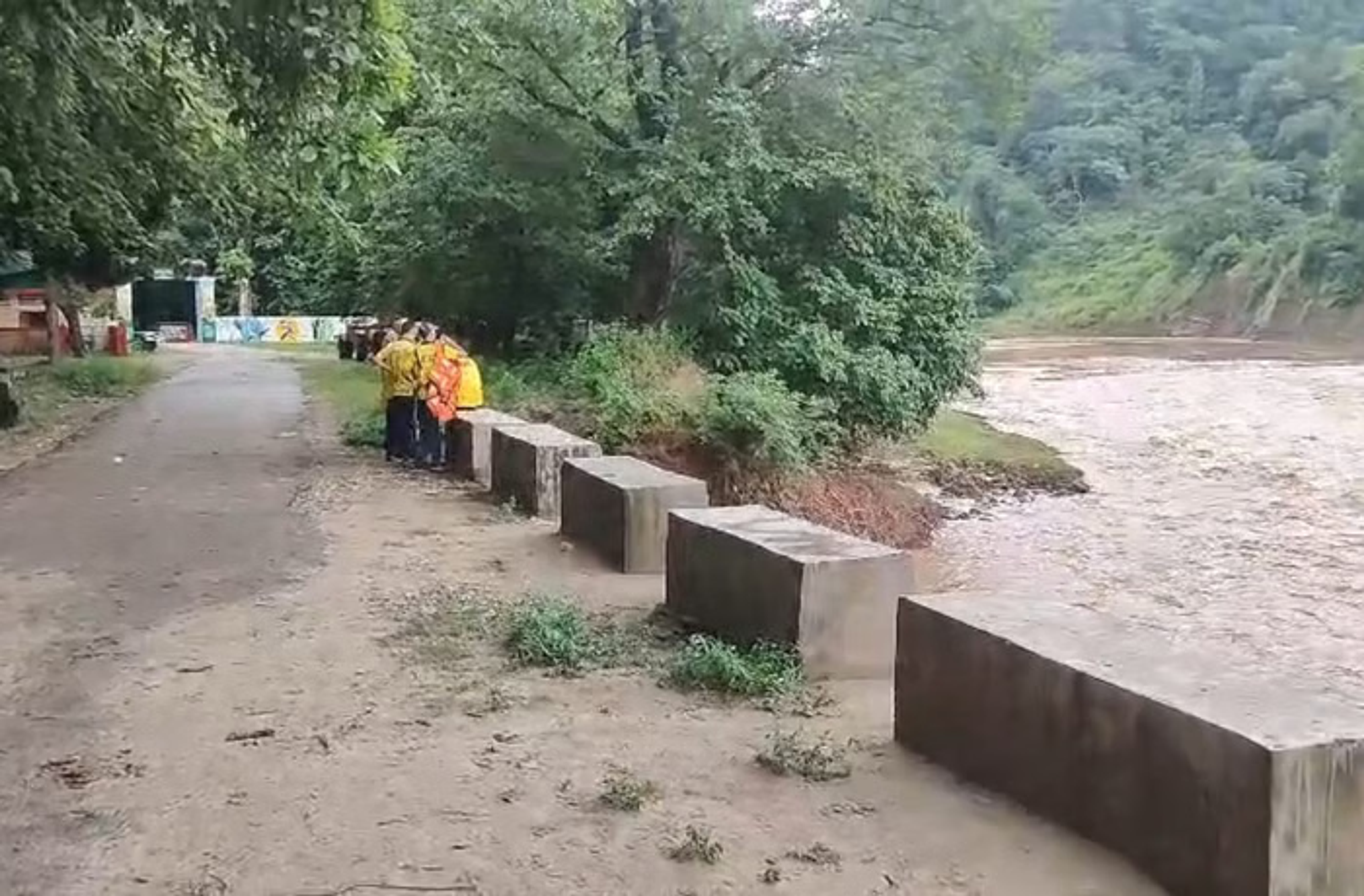 उत्तराखंड में आसमानी आफत: बारिश-भूस्खलन से 3 बच्चों समेत 11 की मौत; नदी में बहीं 2 कारें, अल्मोड़ा में मलबे में दबा परिवार