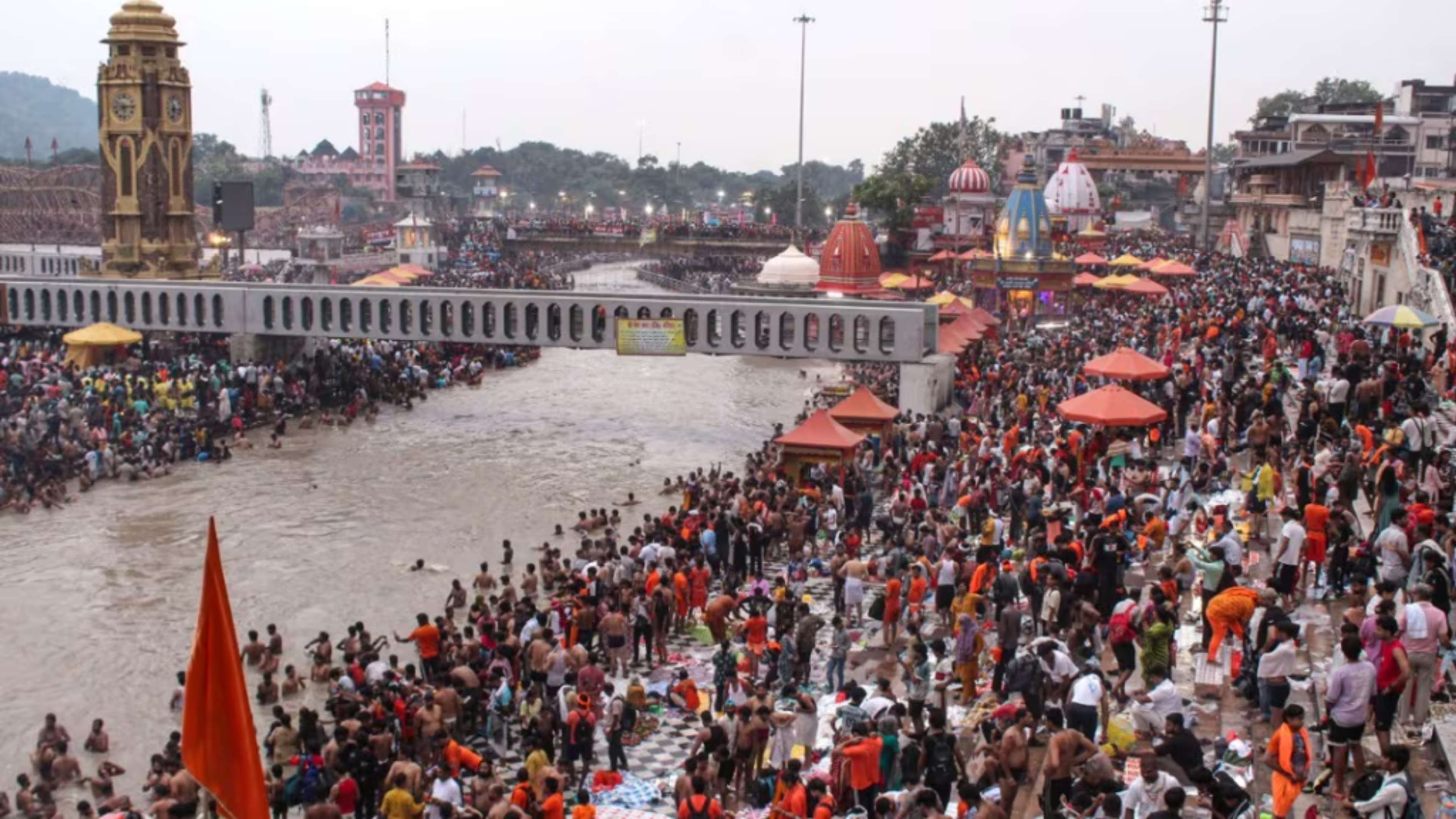 4.80 करोड़ श्रद्धालुओं के बाद हरिद्वार का हाल: घाटों पर जमा हुआ 7000 मीट्रिक टन कचरा, नगर निगम ने शुरू किया महासफाई अभियान