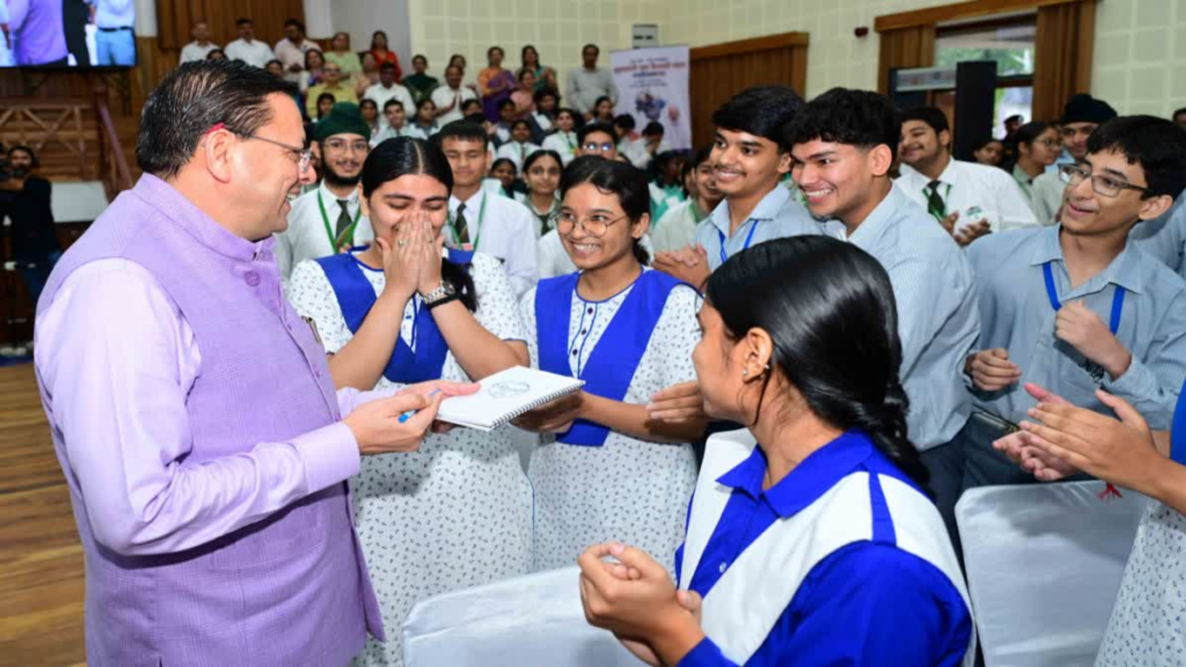 उत्तराखंड के 140 मेधावी छात्रों को मुफ्त JEE-NEET और CLAT कोचिंग: CM धामी ने लॉन्च किया ‘युवा विद्यार्थी मंथन’ पोर्टल; AI को लेकर छात्रों को दी खास सलाह