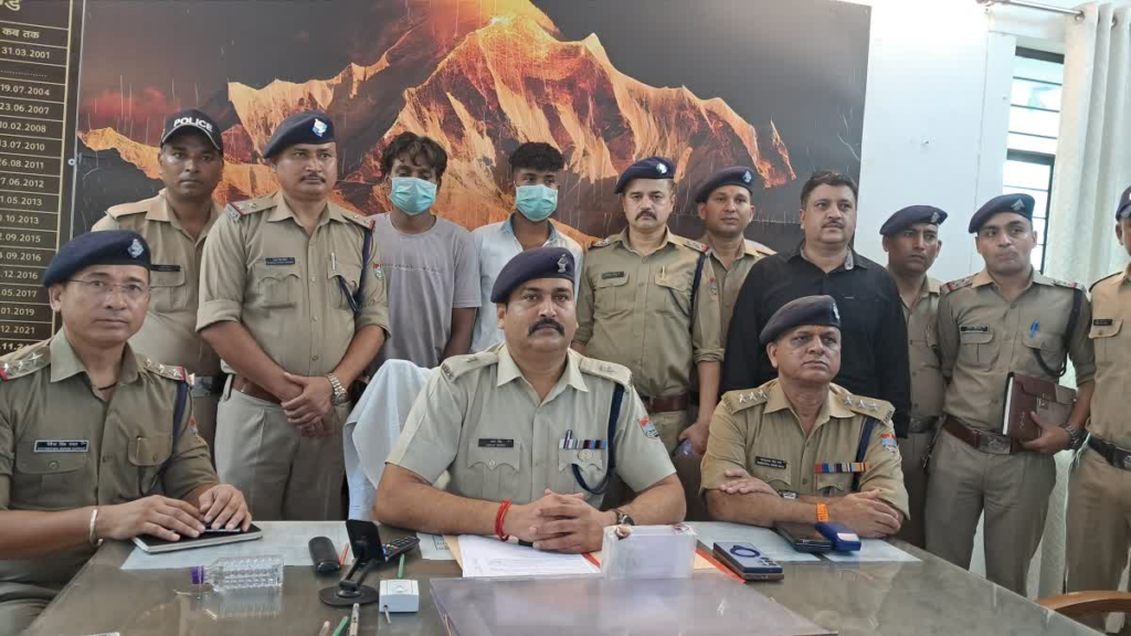 हरिद्वार में कांवड़िए के भेष में चेन स्नेचिंग करने वाले दो शातिर गिरफ्तार; महिला से लूटी सोने की चेन बरामद