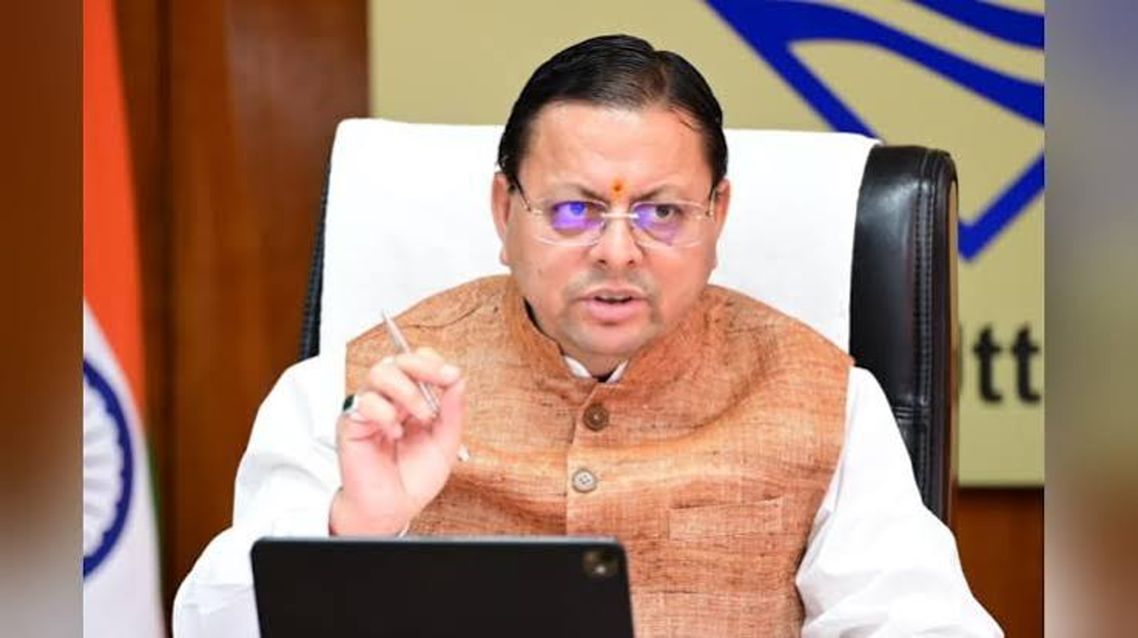 देहरादून: नंदा की चौकी पुल की एप्रोच रोड धंसने पर बड़ा एक्शन; EE, AE और JE निलंबित, डिजाइन कंसल्टेंट पर भी गिरेगी गाज