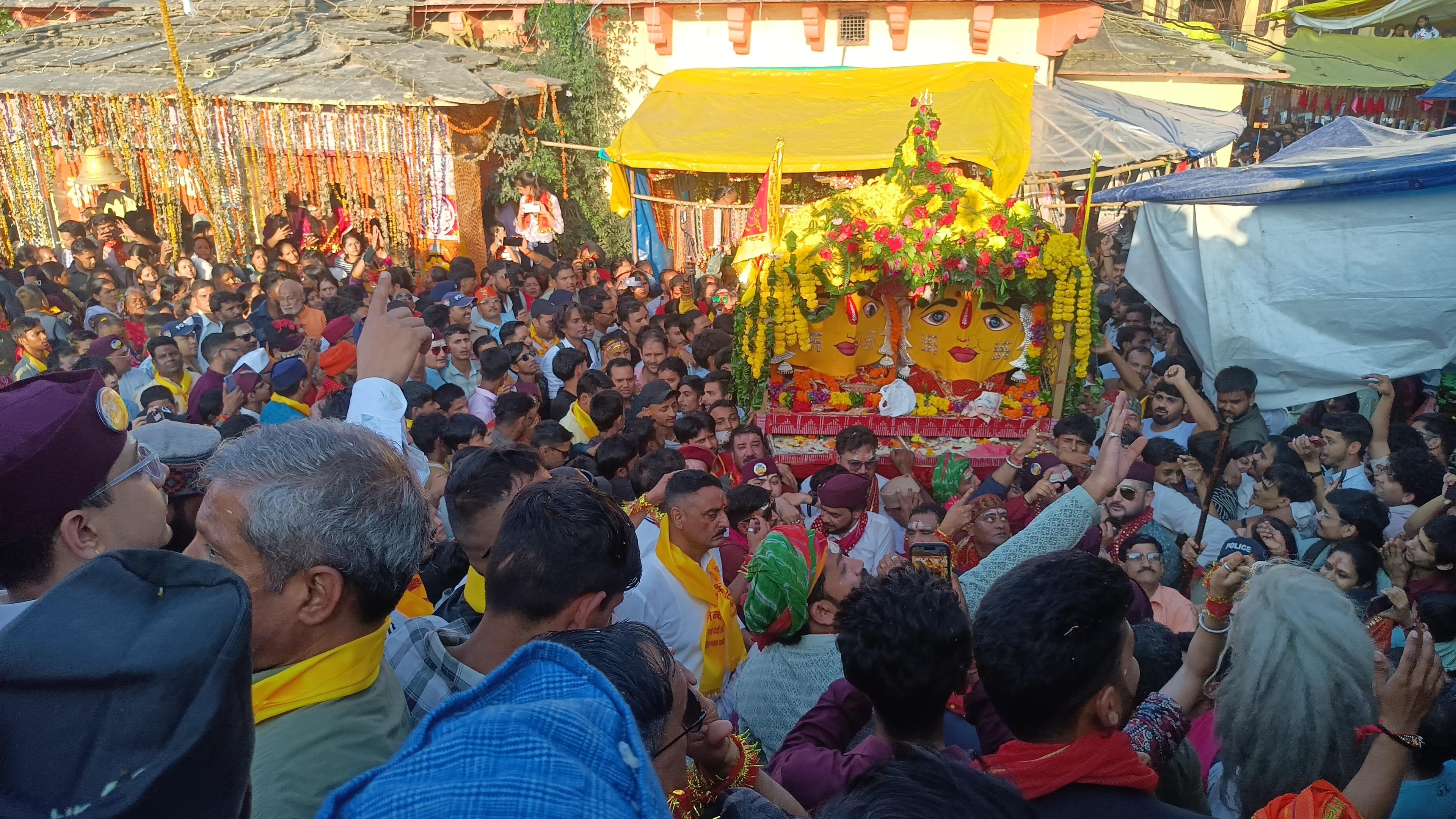 अल्मोड़ा में उमड़ा जनसैलाब: भव्य शोभायात्रा और महाआरती के साथ नंदा देवी महोत्सव का हुआ समापन