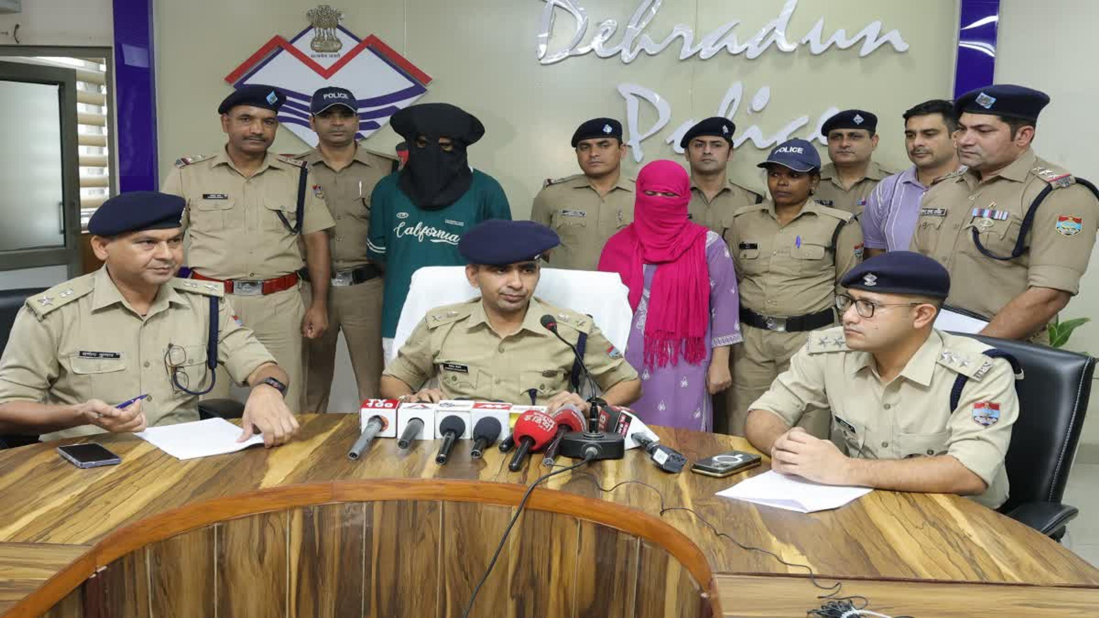 देहरादून में बैंककर्मी पर फायरिंग का सनसनीखेज खुलासा: सगाई से खफा पूर्व प्रेमिका ने दी थी 5 लाख की सुपारी; एनकाउंटर के बाद प्रेमिका समेत 3 गिरफ्तार