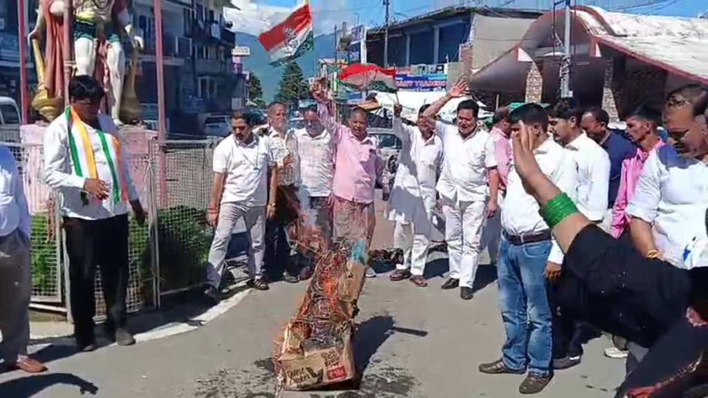 रामलीला ग्राउंड शुद्धिकरण मामला: उत्तराखंड में गरमाई सियासत; प्रदेशभर में कांग्रेस का मोर्चा, दोषियों पर कार्रवाई की मांग