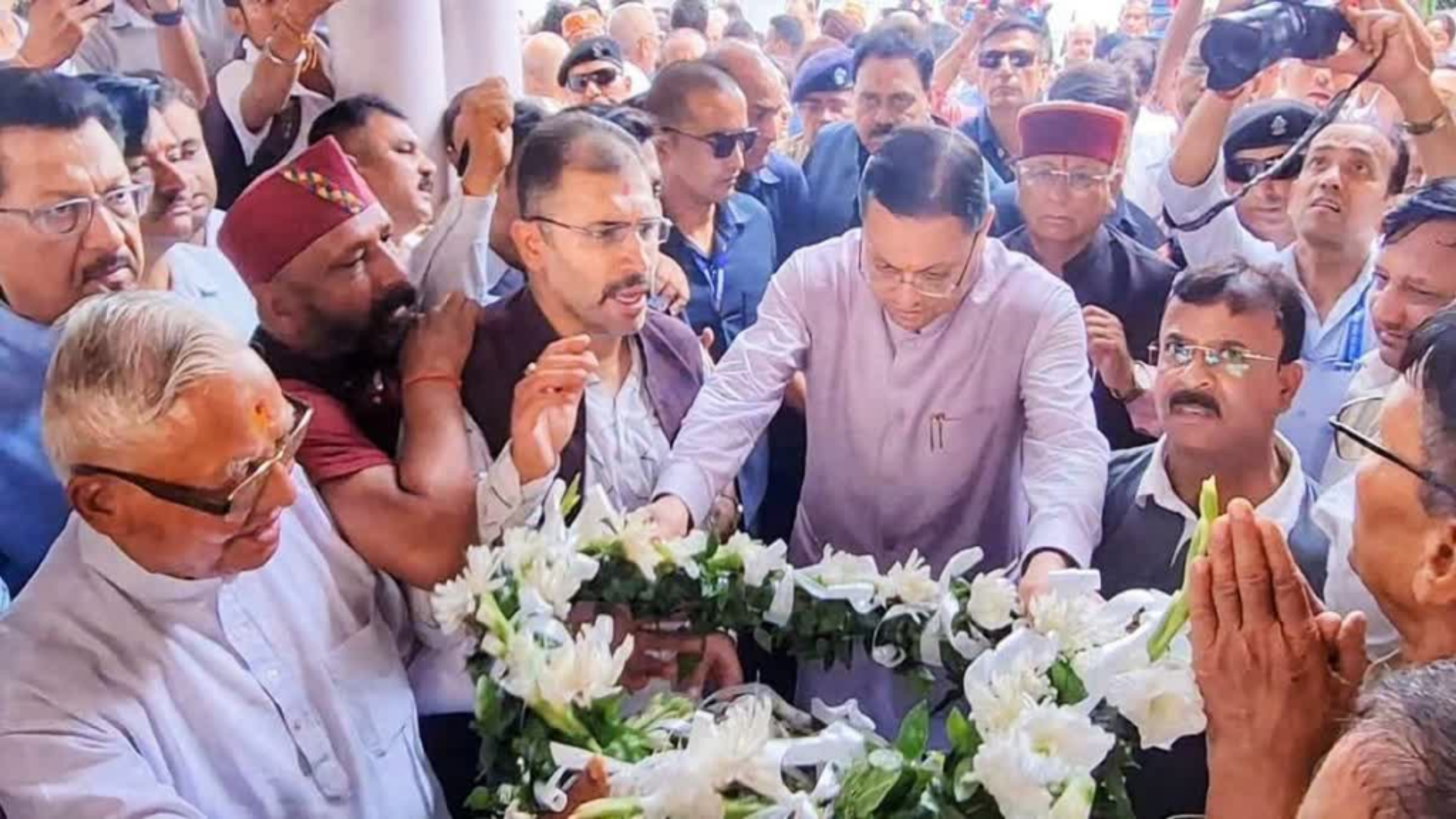 उत्तराखंड के पूर्व कैबिनेट मंत्री हीरा सिंह बिष्ट का निधन, सीएम धामी समेत कई दिग्गज नेताओं ने दी नम आंखों से श्रद्धांजलि
