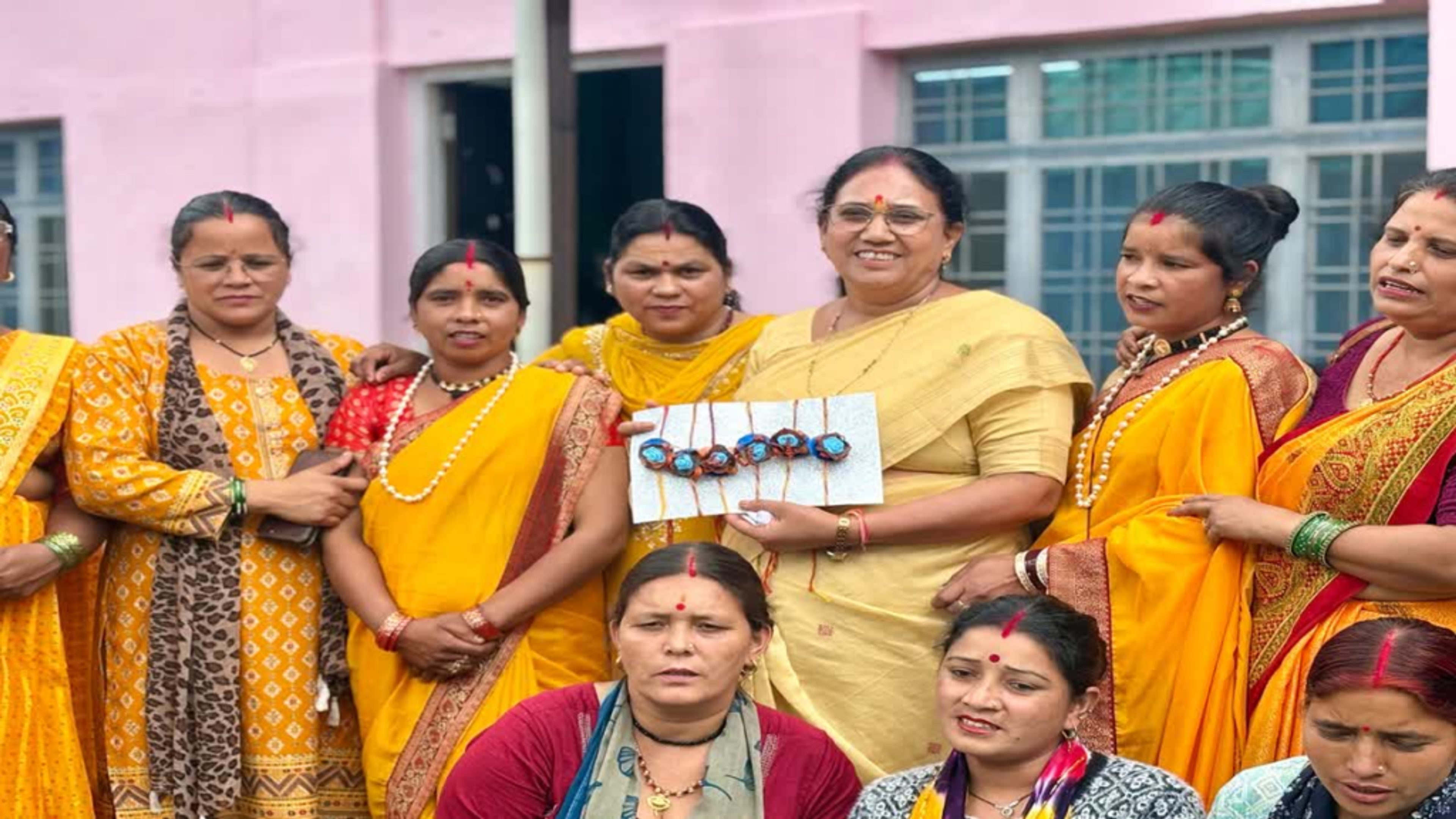 केदारनाथ की महिलाओं ने भोजपत्र से बनाईं अनोखी राखियां, PM मोदी और CM धामी को भेजा रक्षासूत्र