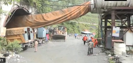 चमोली: विष्णुगाड-पीपलकोटी टनल हादसे में 2 श्रमिक अब भी लापता, 8 शव बरामद; रेस्क्यू तेज, मुआवजे को लेकर UKD का प्रदर्शन