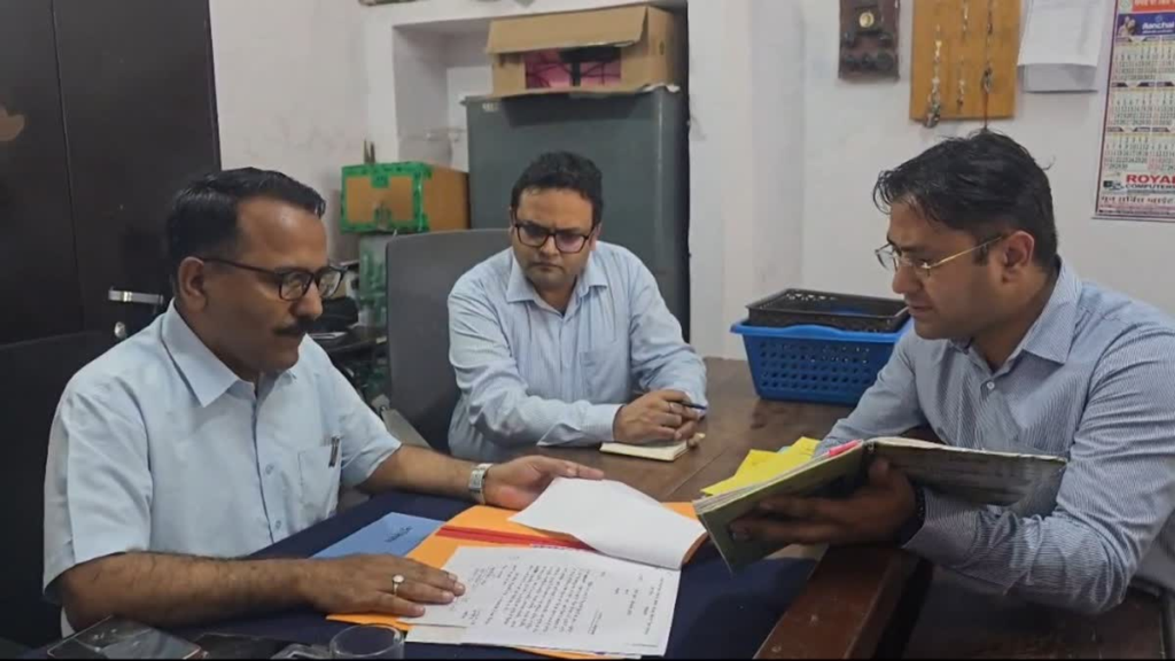 हल्द्वानी: नैनीताल डीएम ने तहसील और SDM दफ्तर में मारा छापा; फाइलें लटकी देख मचा हड़कंप, दिए जांच के निर्देश
