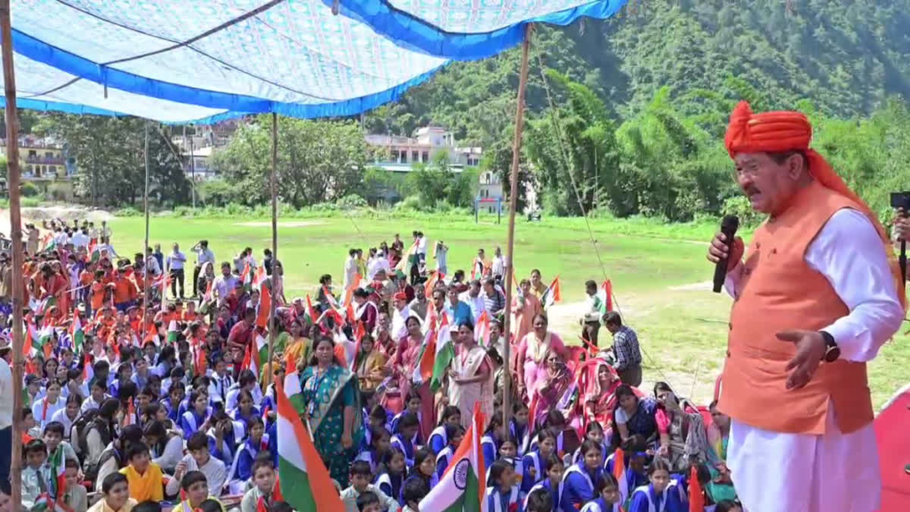 रुद्रप्रयाग-मसूरी में तिरंगा यात्रा की धूम: देशभक्ति के रंग में रंगे बच्चे और नागरिक; कैबिनेट मंत्री बोले- तिरंगा हमारी आन-बान-शान