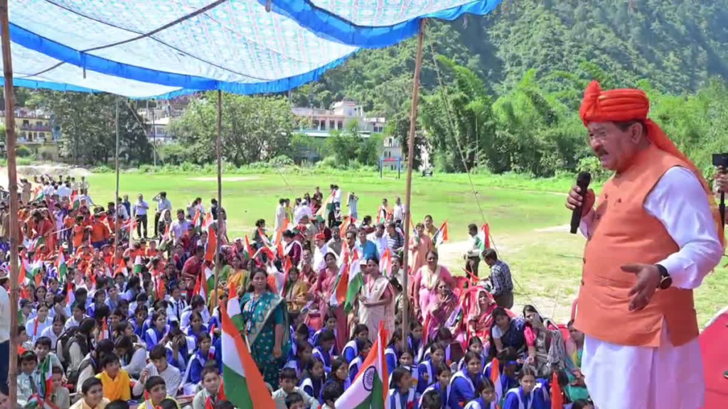 रुद्रप्रयाग-मसूरी में तिरंगा यात्रा की धूम: देशभक्ति के रंग में रंगे बच्चे और नागरिक; कैबिनेट मंत्री बोले- तिरंगा हमारी आन-बान-शान