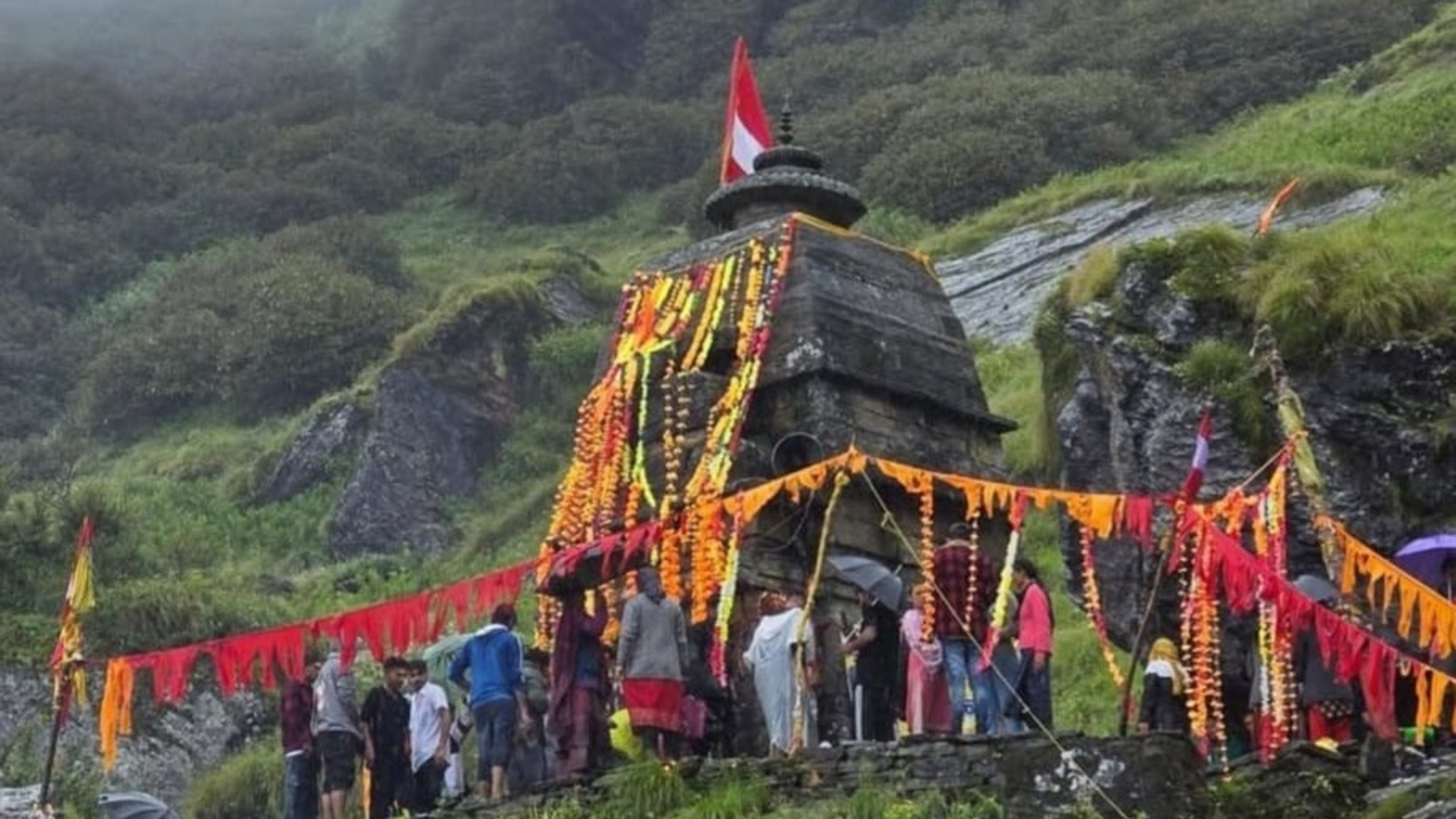 उत्तराखंड का वो मंदिर, जो साल में सिर्फ रक्षाबंधन पर खुलता है! जानिए क्यों?