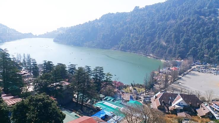 नैनीताल की मॉल रोड बनी ‘नो हॉर्न जोन’: अब गाड़ियों का शोर नहीं; नियम तोड़ा तो कटेगा चालान, स्थानीय लोगों बोले- बढ़ेंगे हादसे