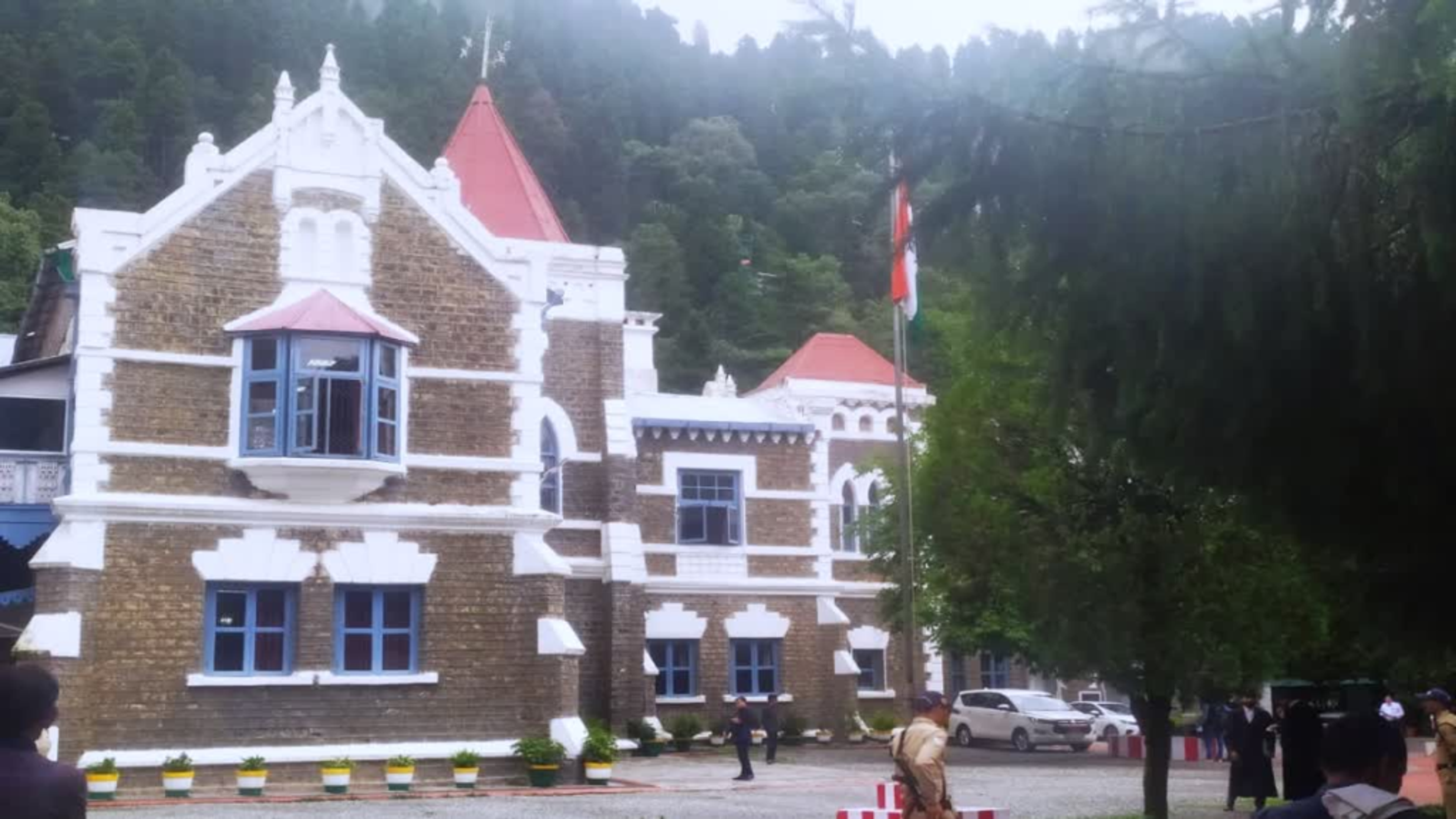 उत्तराखंड में सरकारी और वन भूमि से अतिक्रमण हटाने पर हाईकोर्ट सख्त: मुख्य सचिव को 2 हफ्ते में जवाब देने के निर्देश, हलफनामा भी होगा दाखिल