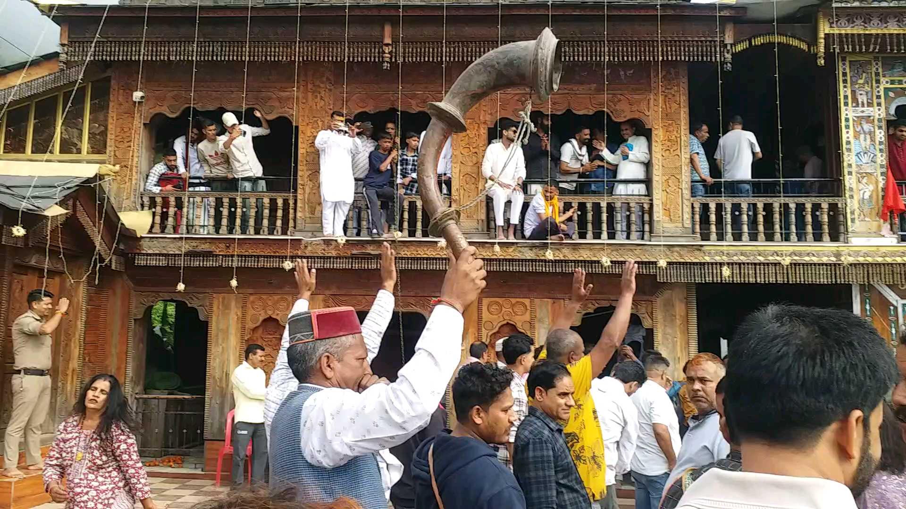 महासू देवता के जागड़े में उमड़ा आस्था का सैलाब, जयकारों से गूंजा जौनसार-बावर; जानें मंदिर की अनोखी मान्यता