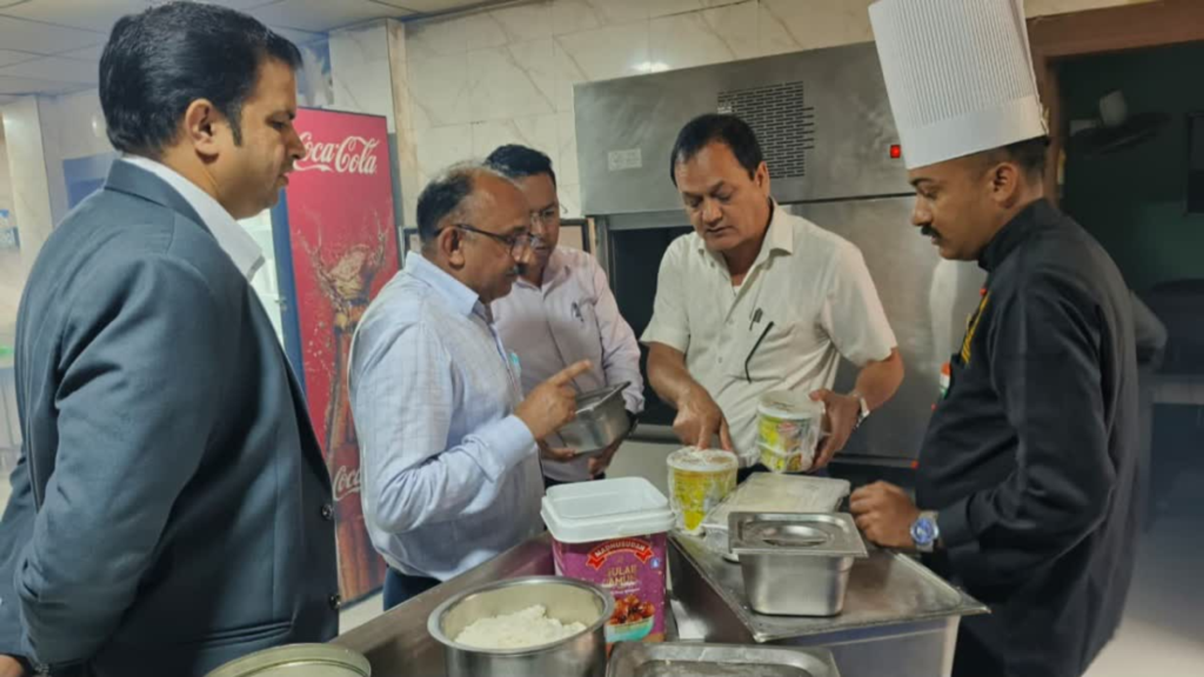त्योहारों से पहले उत्तराखंड में नकली पनीर-डेयरी एनालॉग पर FDA का शिकंजा: 88 दुकानों पर छापे, 100 किलो पनीर नष्ट; 10 से ज्यादा प्रतिष्ठान सील