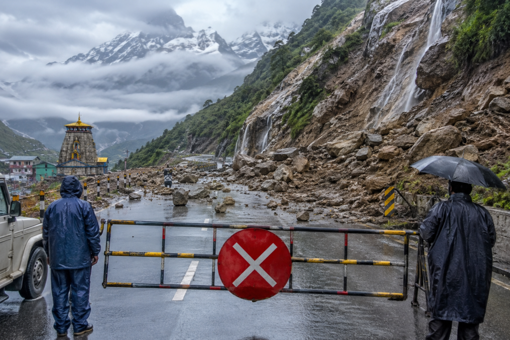 उत्तराखंड: भारी बारिश और लैंडस्लाइड के चलते चारधाम यात्रा दो दिन के लिए स्थगित, 9 जिलों में ‘ऑरेंज अलर्ट’ जारी