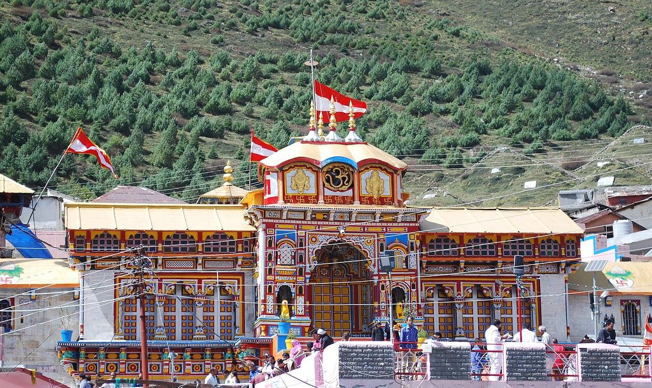 बदरीनाथ धाम में देवभूमि सांस्कृतिक महोत्सव, गढ़वाली लोकनृत्य और पांडव नृत्य ने बांधा समां
