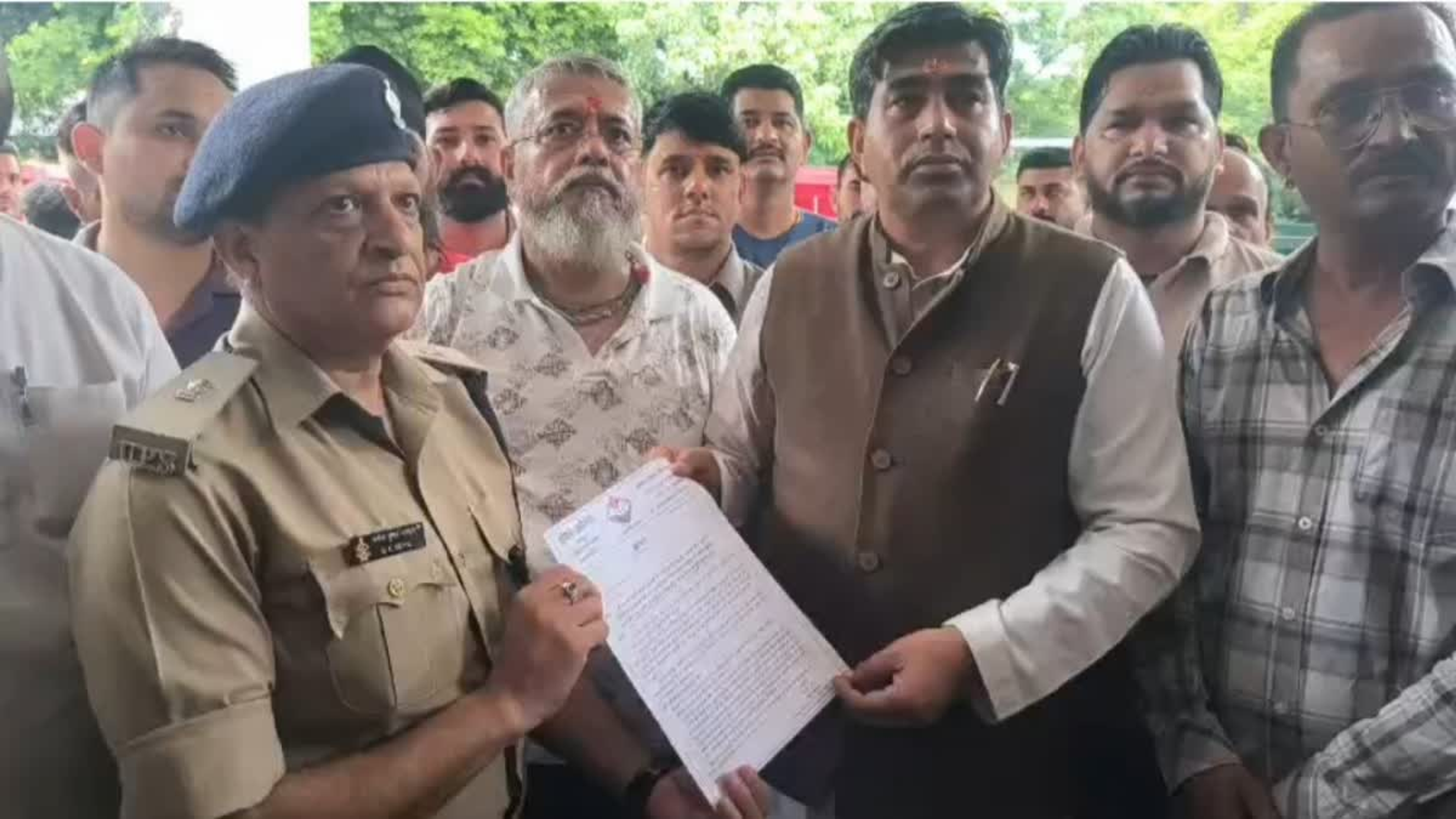 हल्द्वानी SSP दफ्तर विवाद: कांग्रेस नेताओं की 'अमर्यादित भाषा' के खिलाफ सड़कों पर उतरी BJP, DGP के नाम सौंपा ज्ञापन