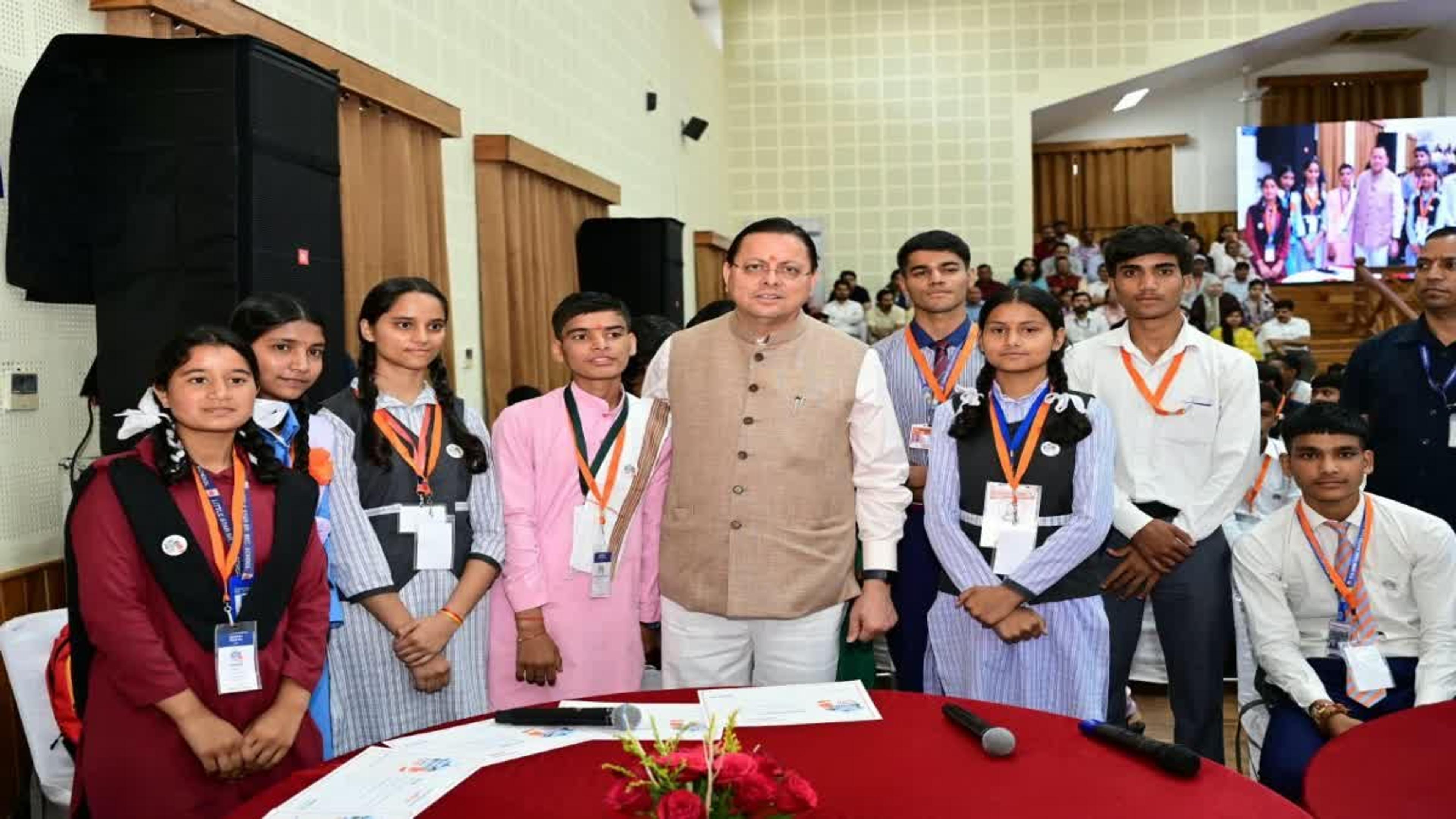 उत्तराखंड: 10वीं और 12वीं के छात्रों को टैबलेट के लिए DBT से मिलेगी धनराशि, 'युवा विद्यार्थी मंथन' में सीएम धामी ने की बड़ी घोषणा
