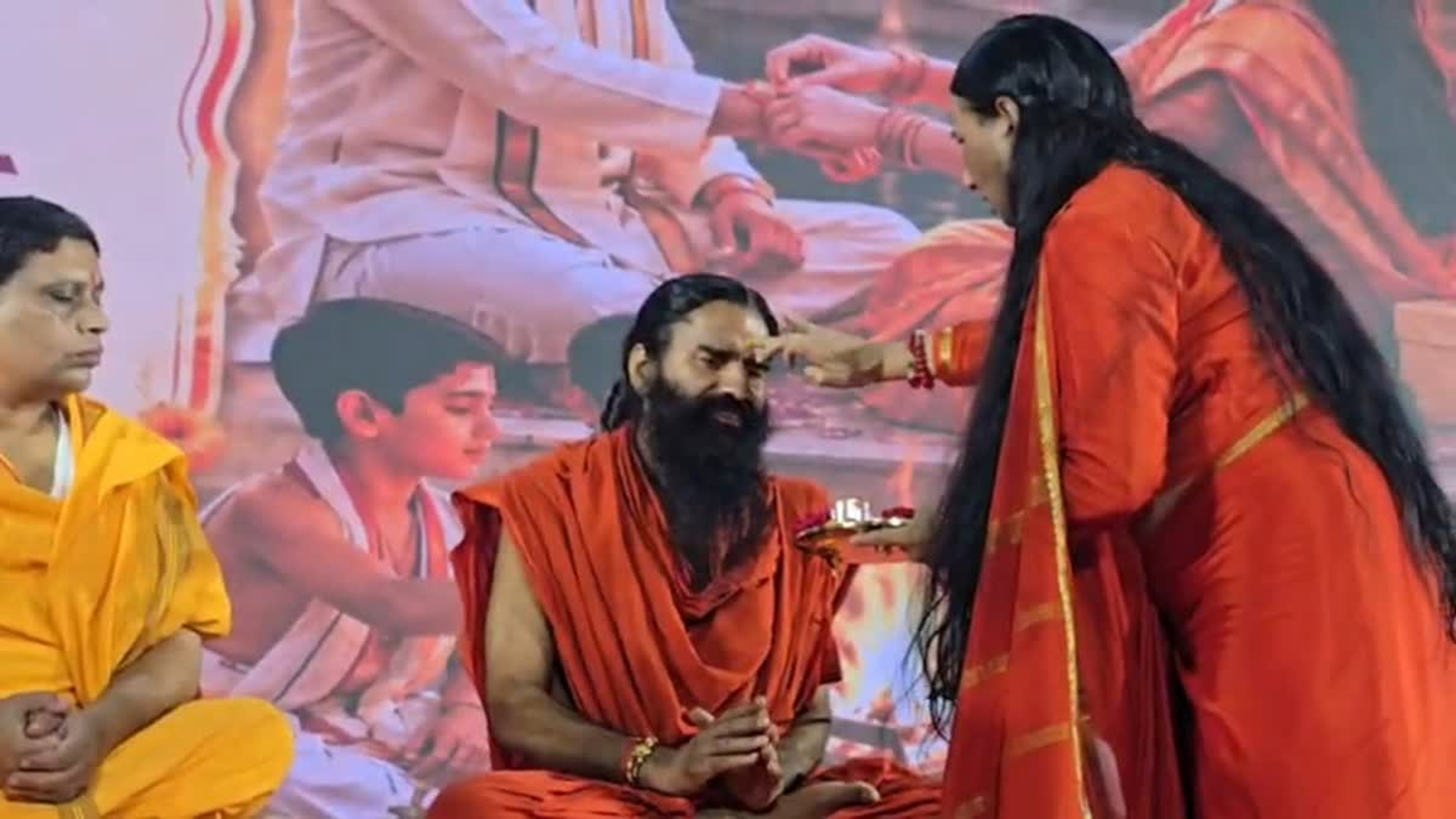 कड़वाहट छोड़ बाबा रामदेव ने निभाया भाई का फर्ज: कंगना को भेजा राखी का उपहार, बोले- 'बैर भाव मिटाना ही सच्चा पर्व'