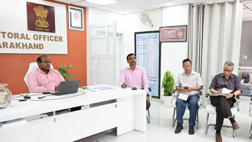 मुख्य निर्वाचन अधिकारी ने की एसआईआर के दूसरे चरण की समीक्षा, जिलाधिकारियों व मंडलायुक्तों के साथ बैठक में तय हुई रणनीति
