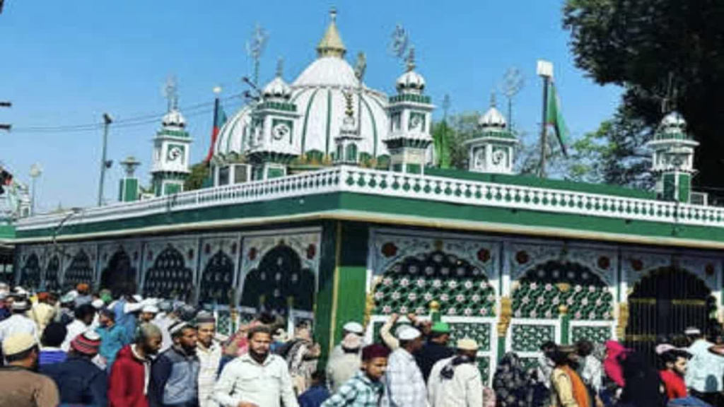 पिरान कलियर में 758वां उर्स शुरू: दरगाह का 1 KM दायरा ‘जीरो जोन’ घोषित; 4 जोन और 16 सेक्टर में 600 पुलिसकर्मी तैनात