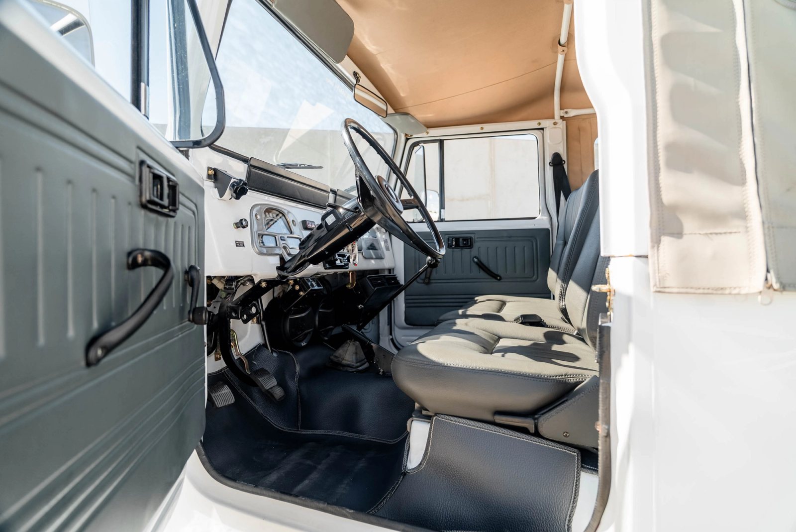 1979 Toyota FJ40 Interior 88