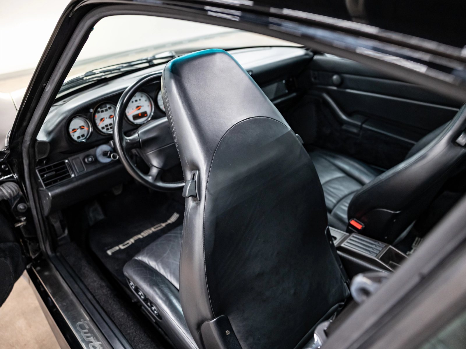 1996 Porsche 911 Turbo Interior 33
