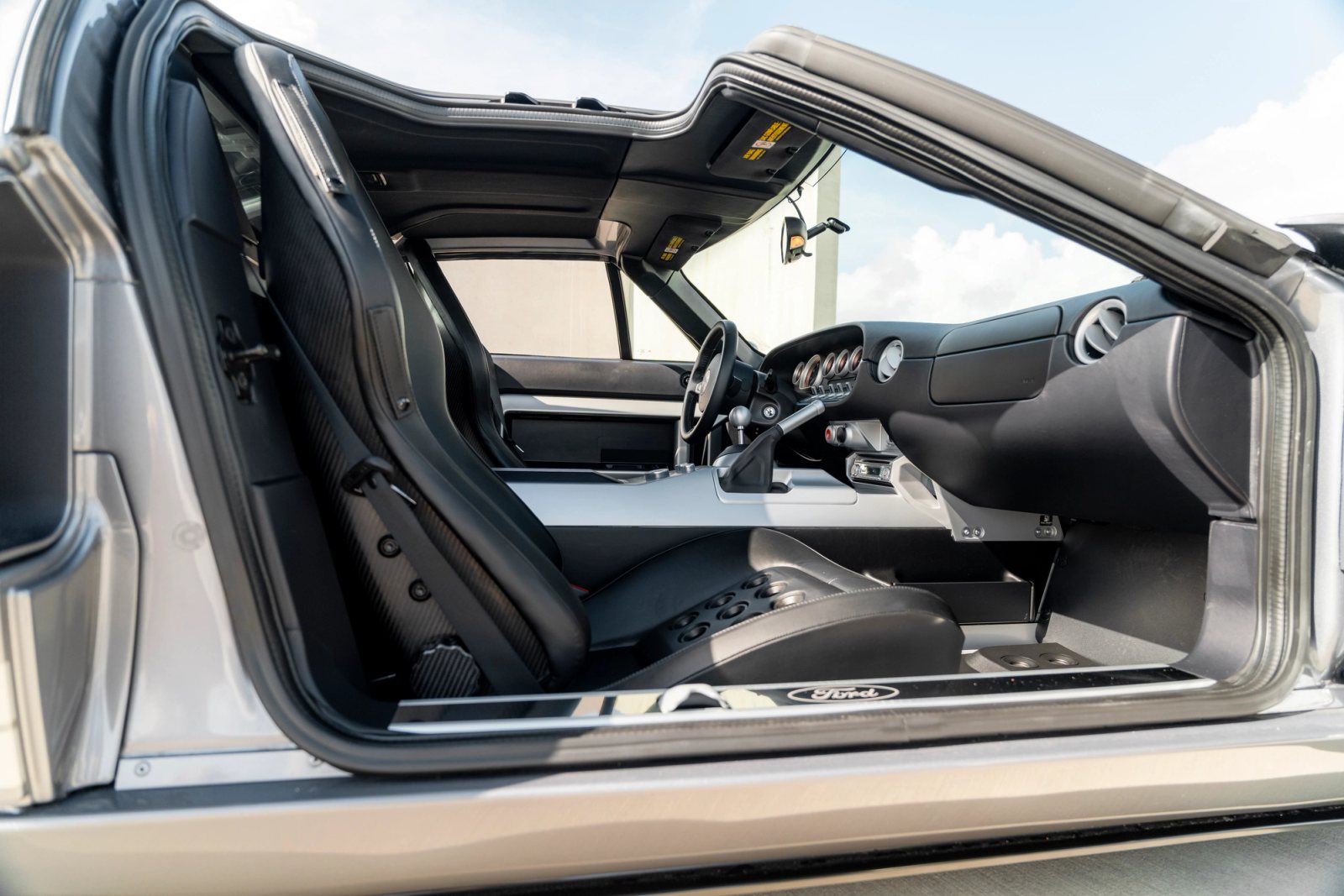 2006 Ford GT Interior 47