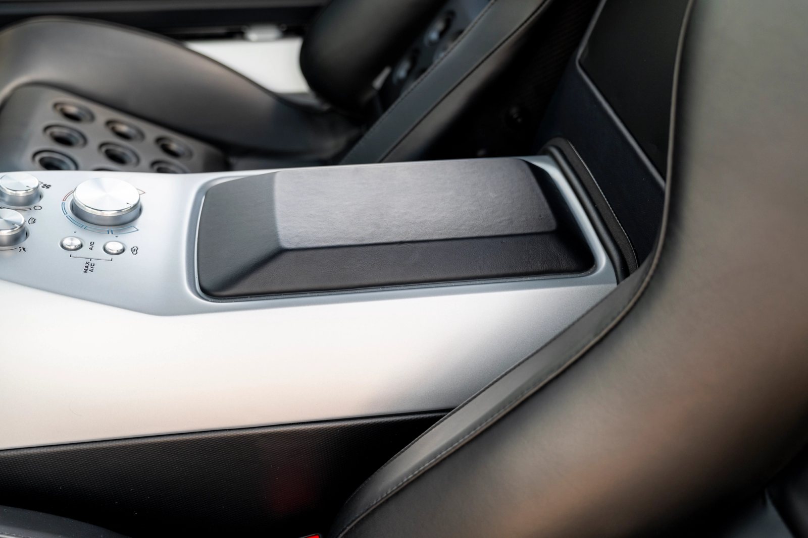 2006 Ford GT Interior 117