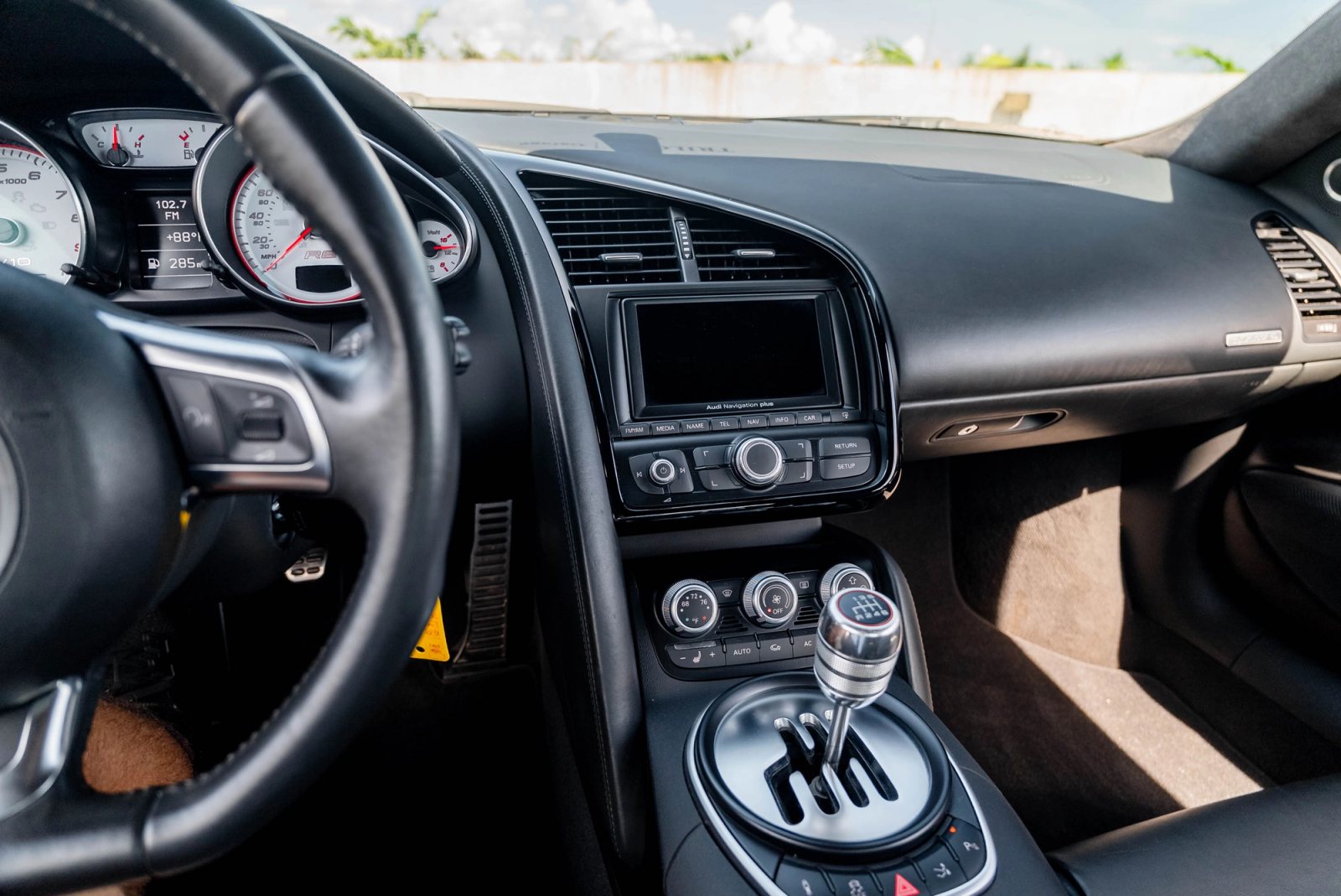 2012 Audi R8 V10 Interior 73