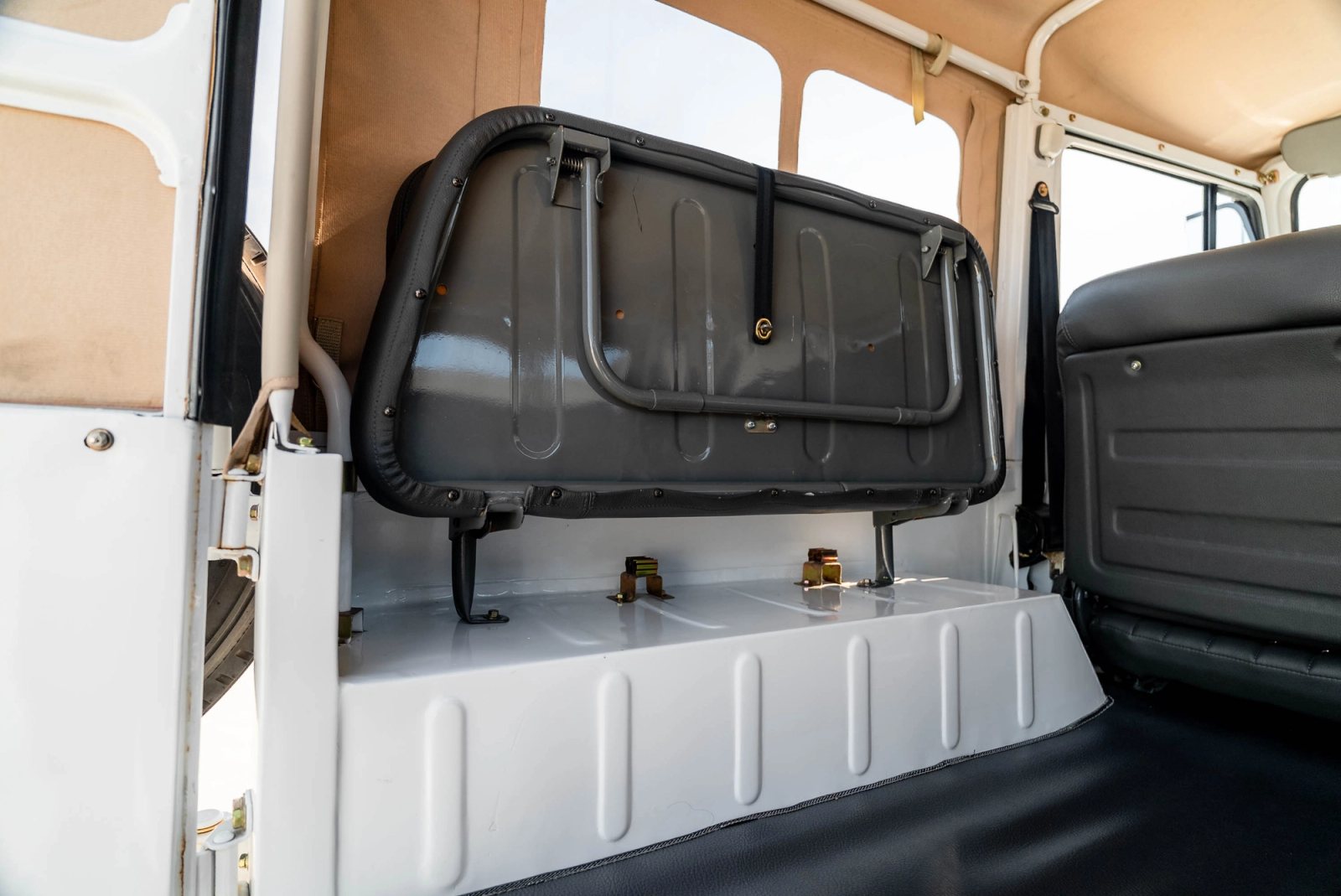1979 Toyota FJ40 Interior 95