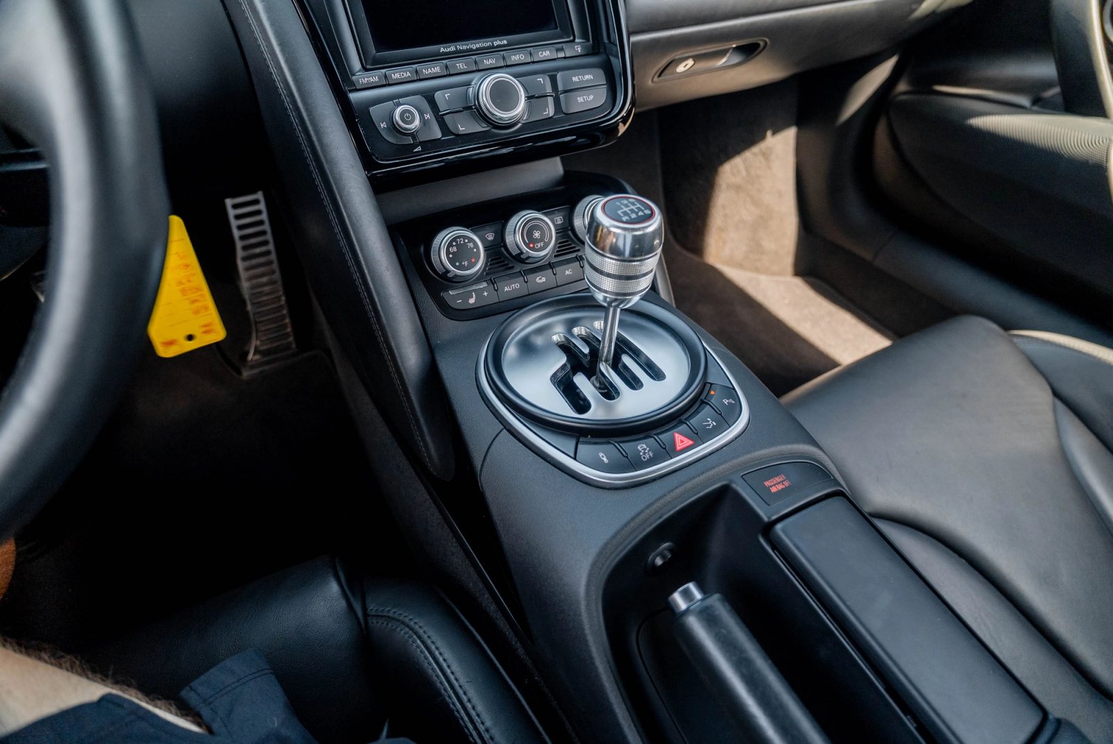 2012 Audi R8 V10 Interior 85