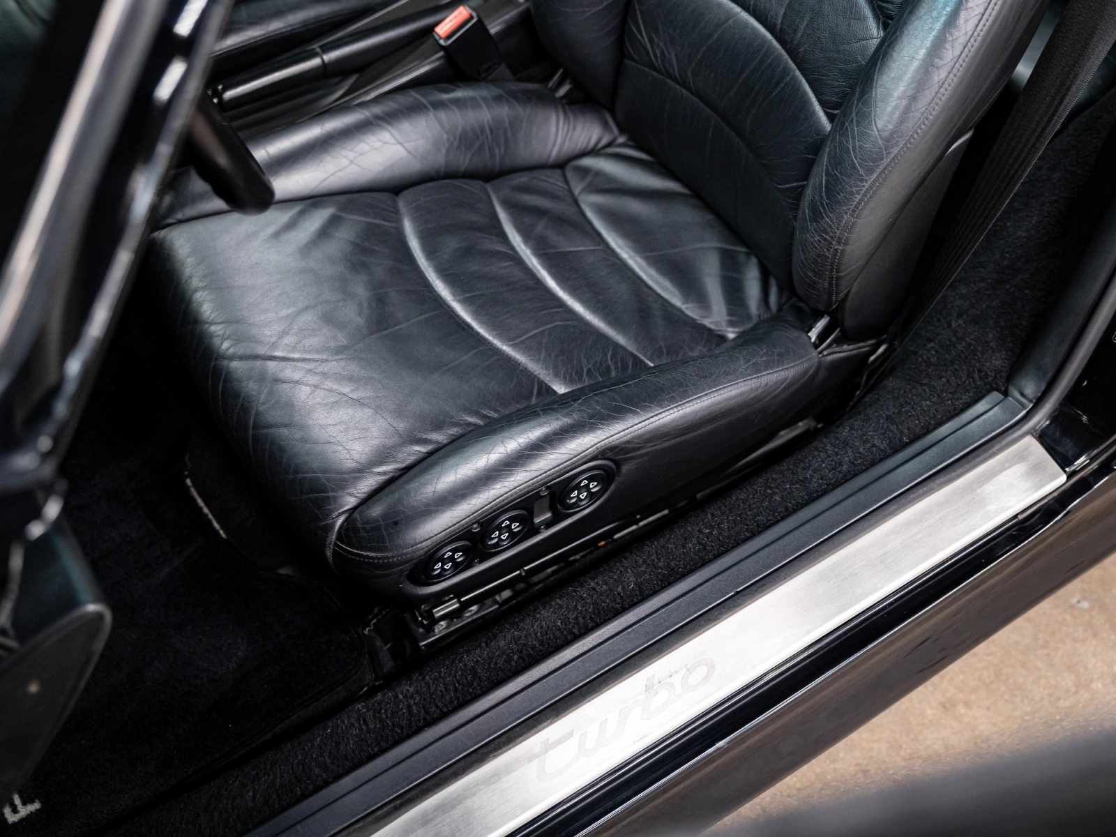 1996 Porsche 911 Turbo Interior 18