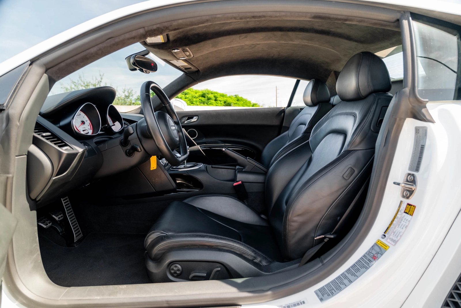 2012 Audi R8 V10 Interior 43
