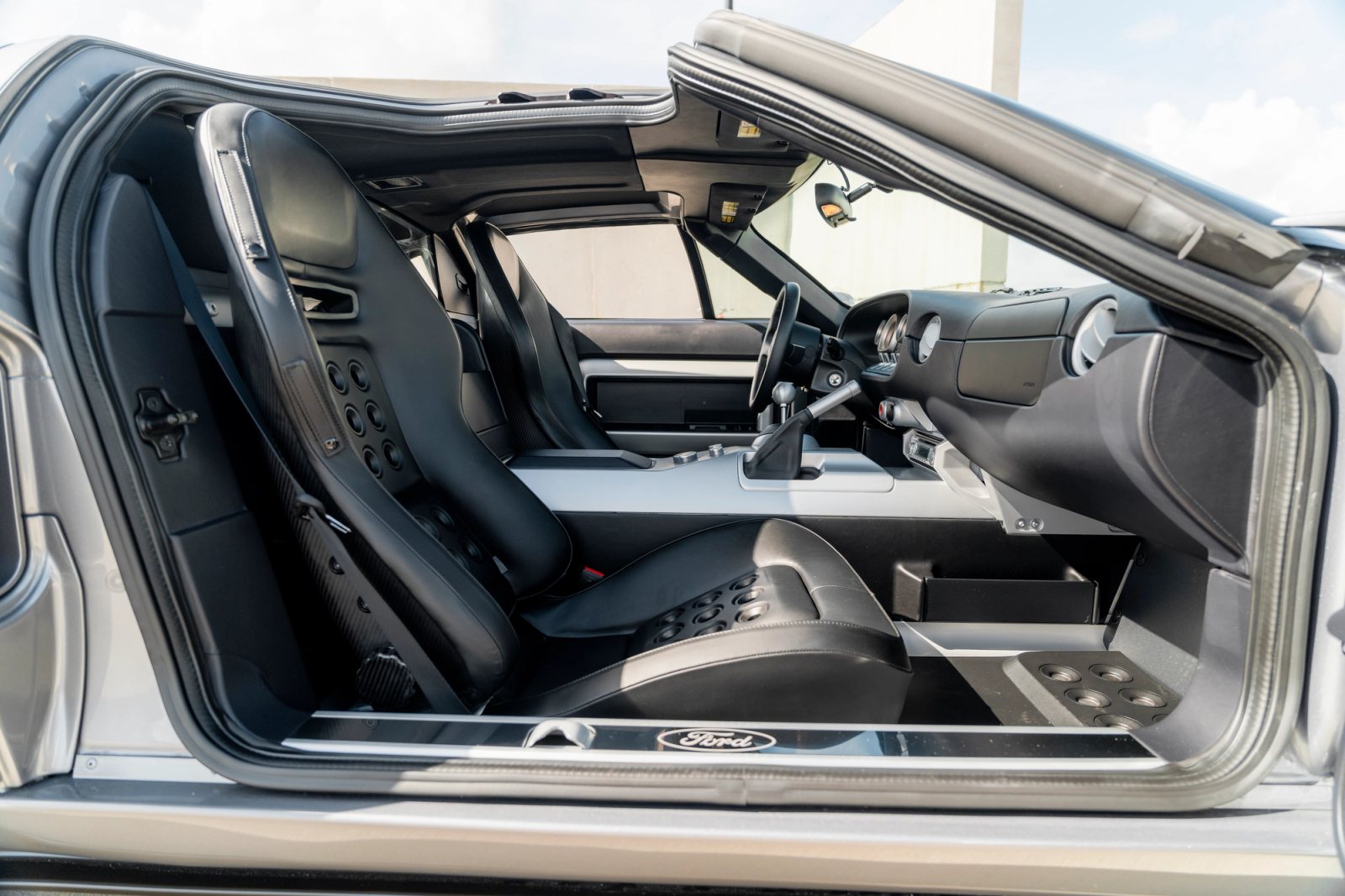 2006 Ford GT Interior 48