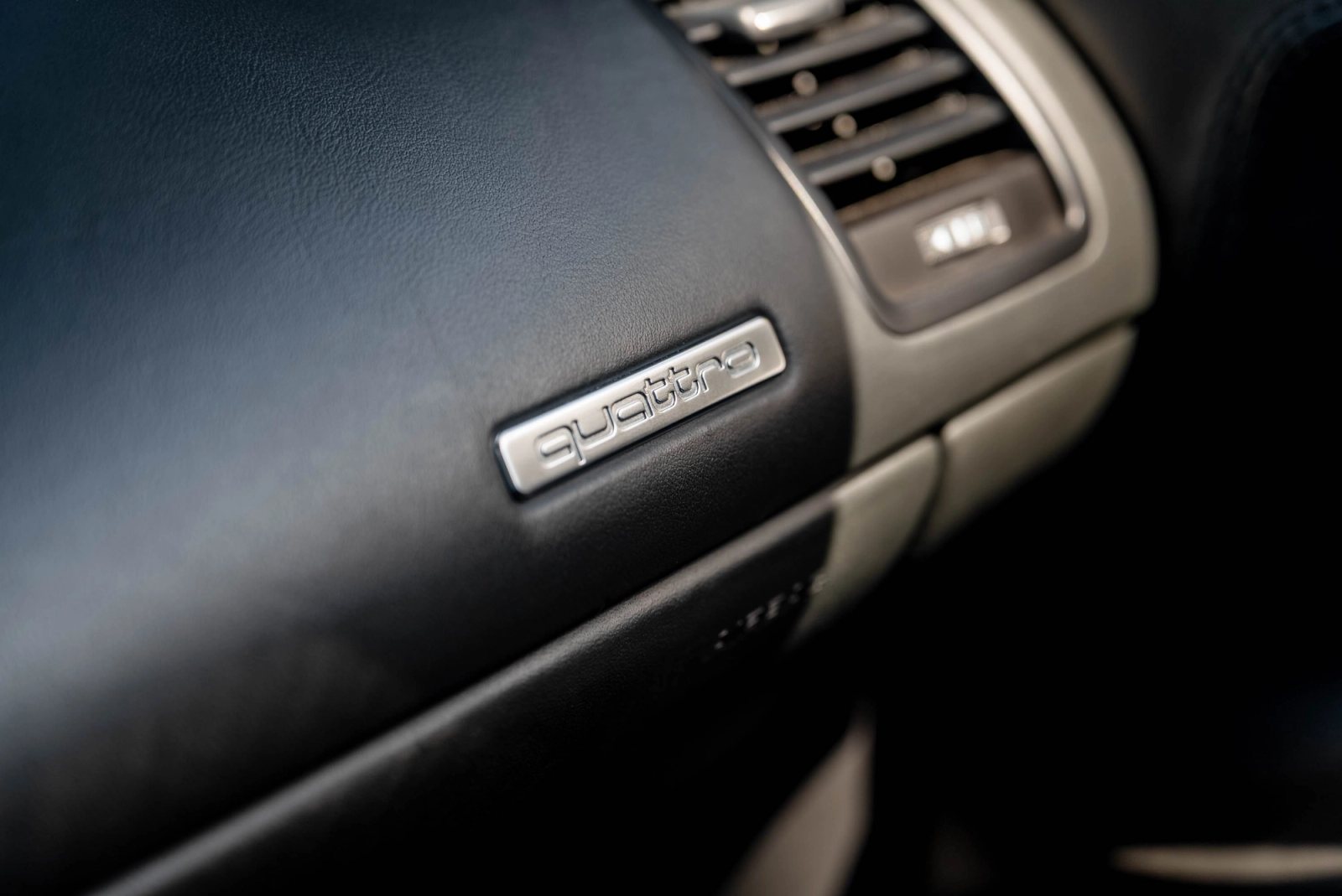 2012 Audi R8 V10 Interior 99