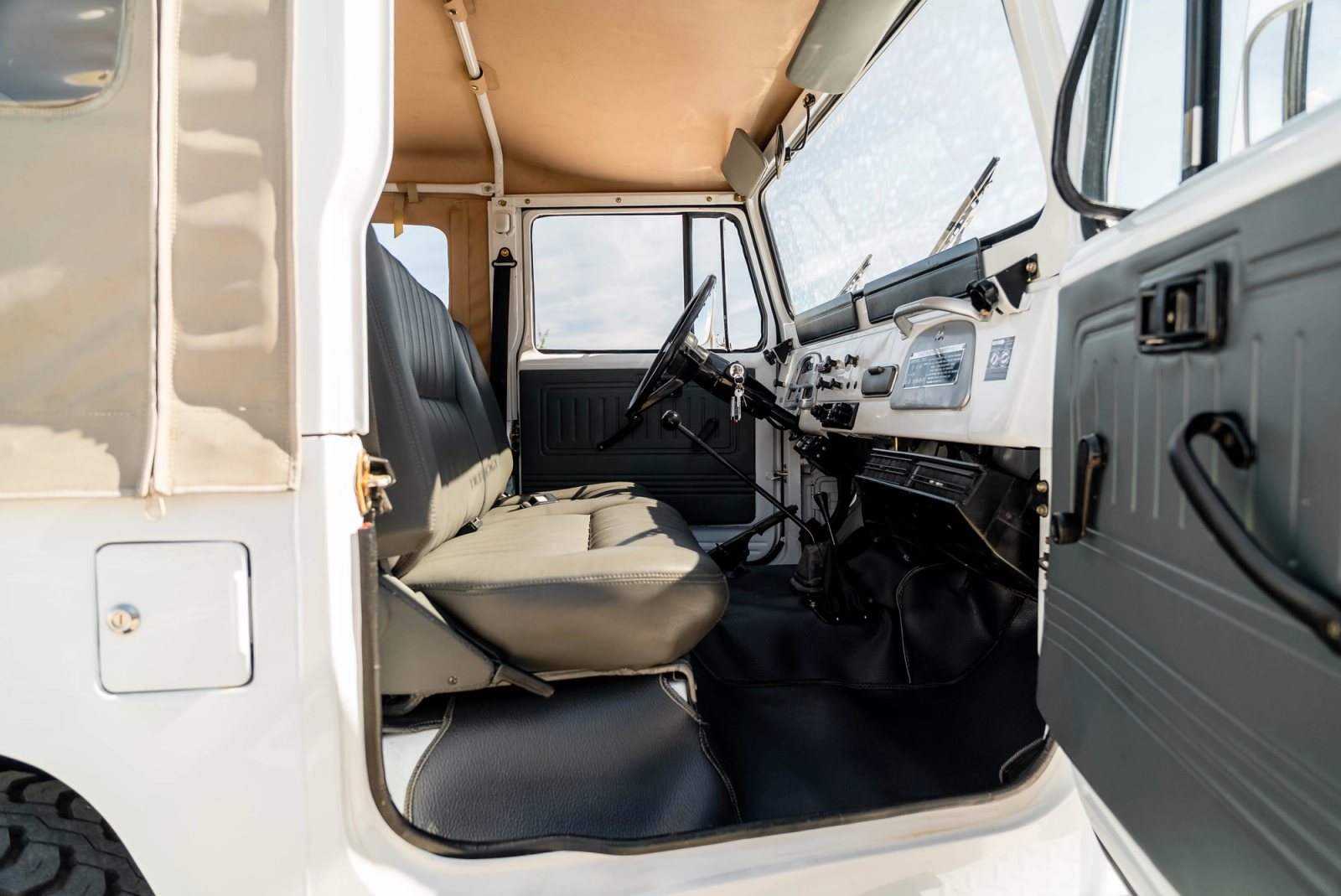 1979 Toyota FJ40 Interior 112