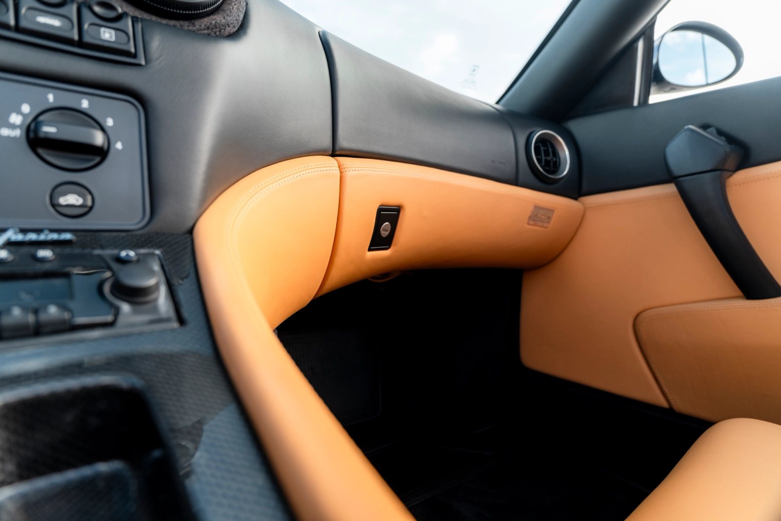 2001 Ferrari 550 Barchetta Interior 92