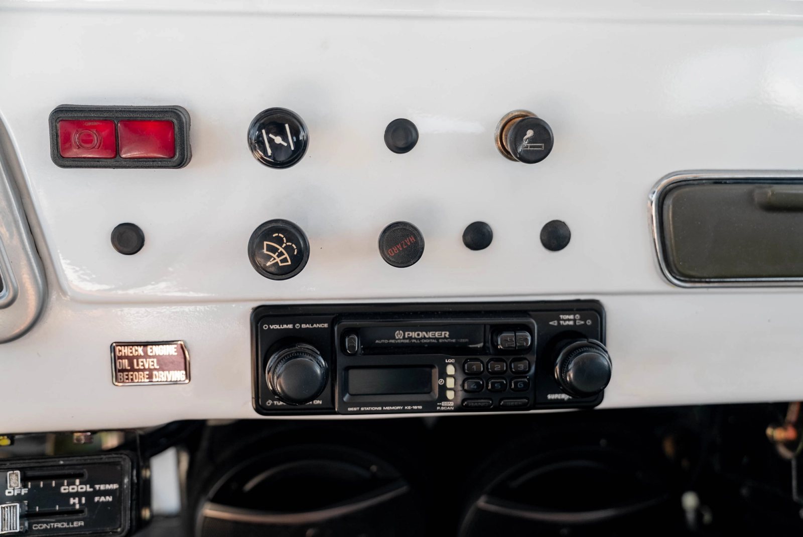 1979 Toyota FJ40 Interior 129