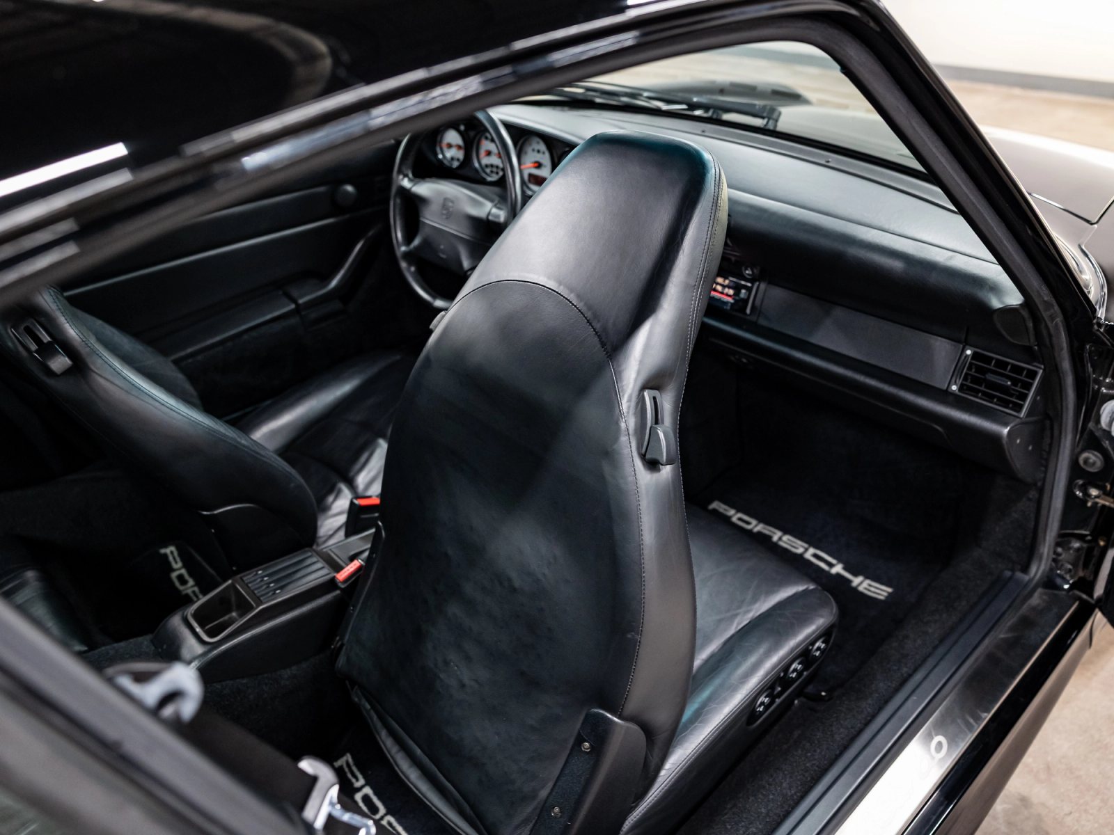 1996 Porsche 911 Turbo Interior 36