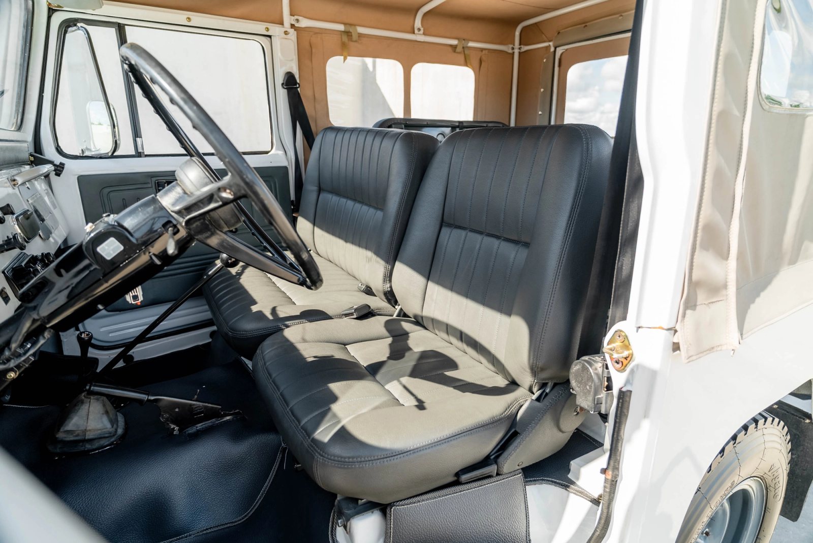 1979 Toyota FJ40 Interior 90
