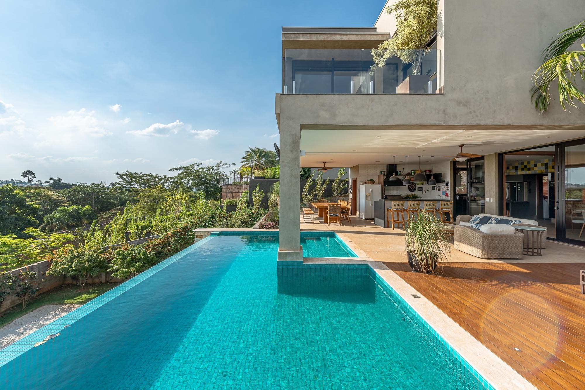 Residência DUA — Piscina com borda infinita