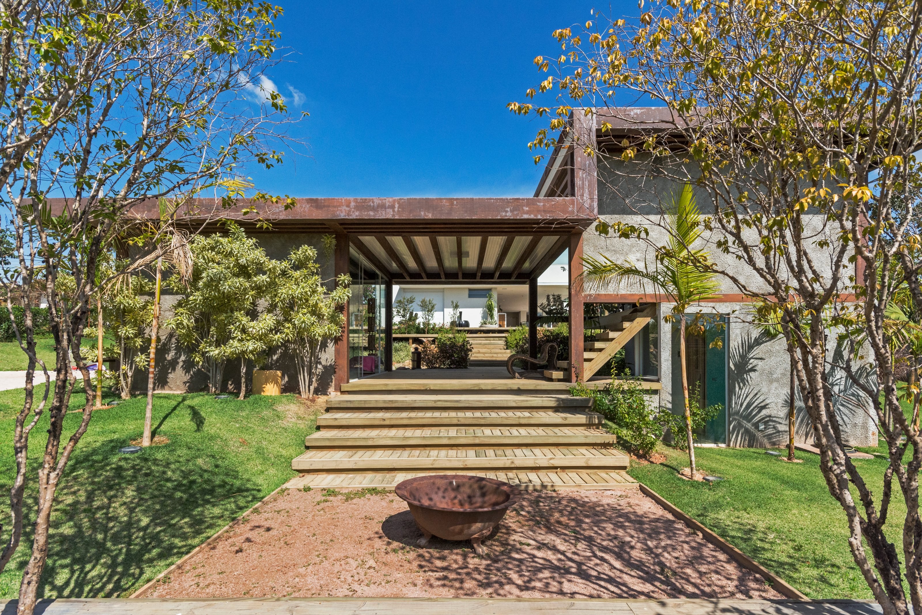 Residência VTO — Jardim e pavilhao de lazer
