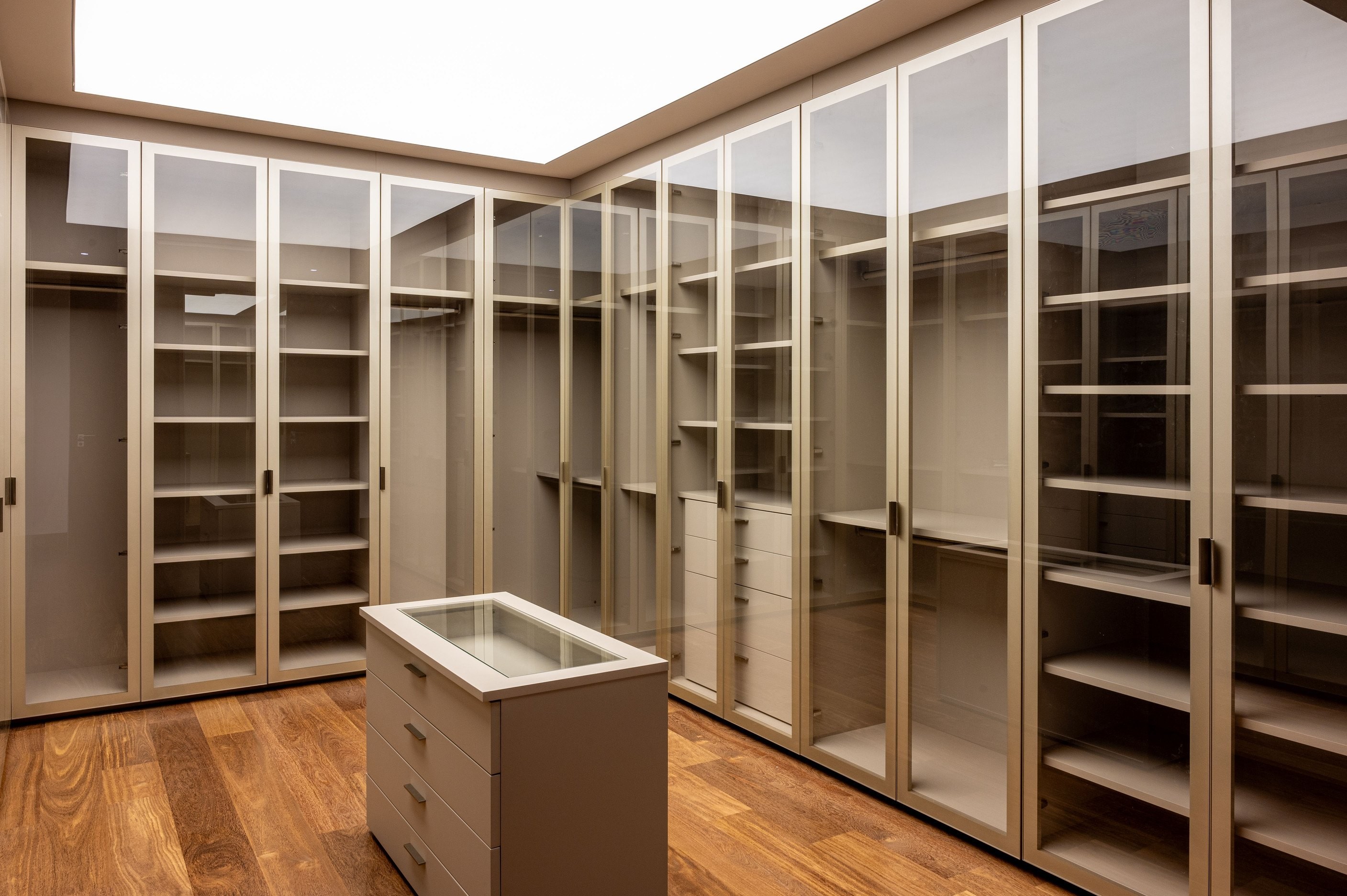 Residência SCA — Closet planejado