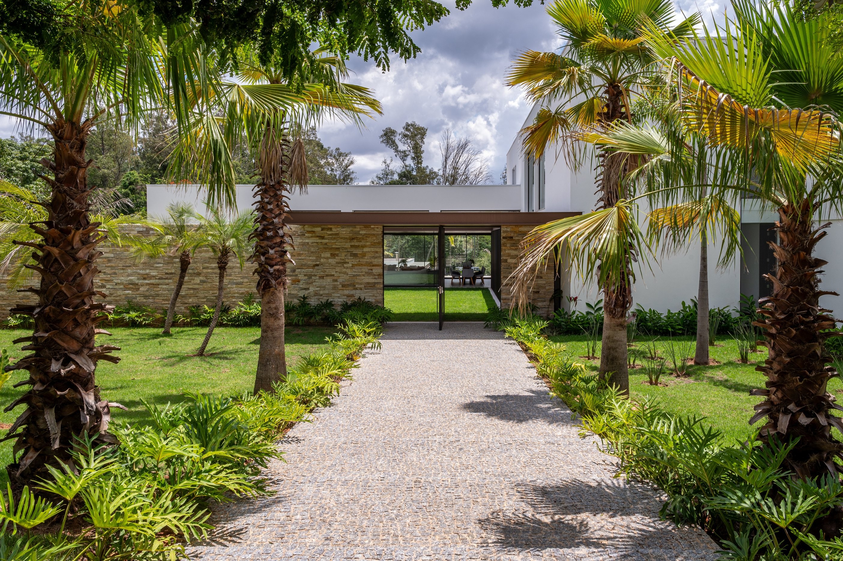 Residência SCA — Caminho do jardim