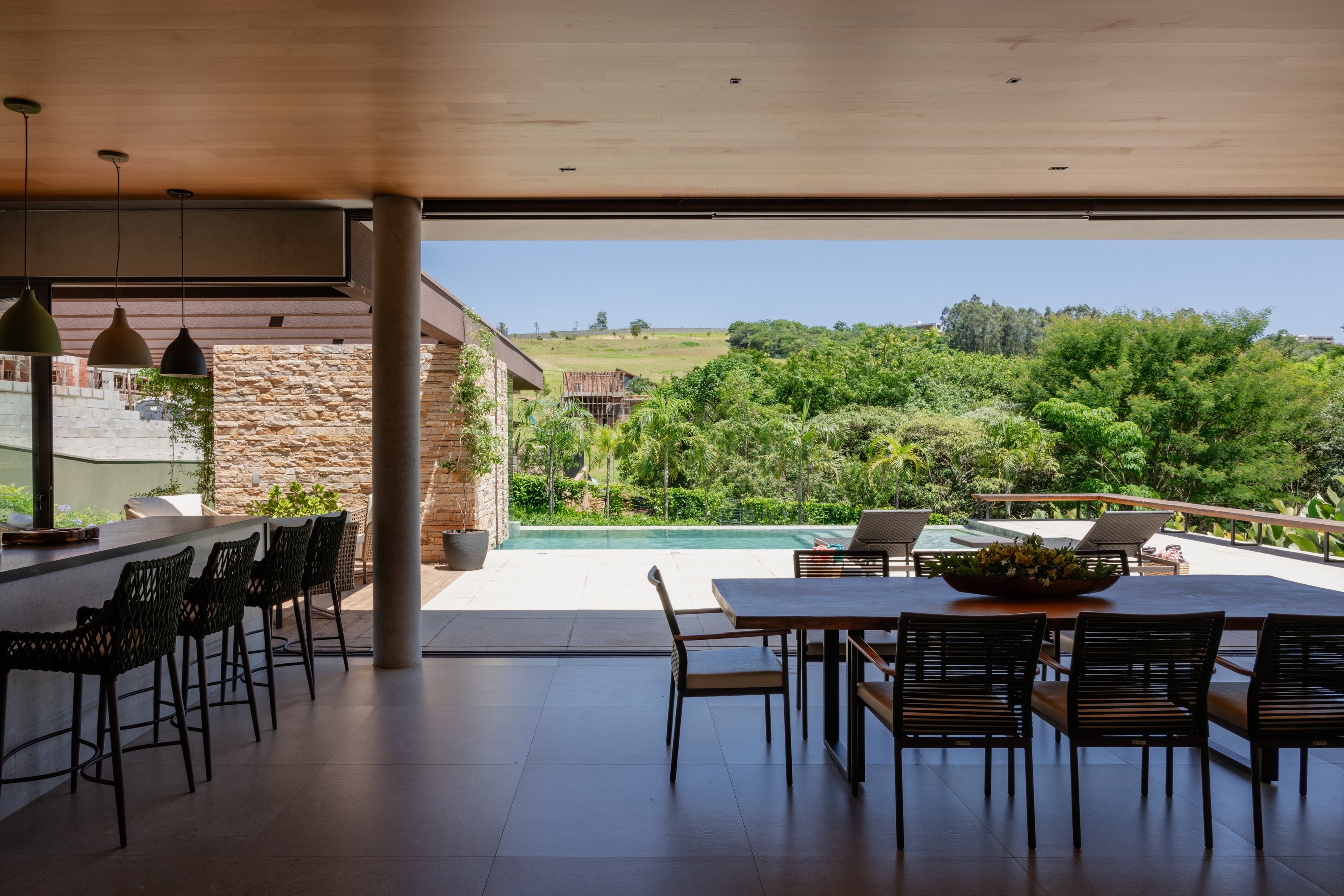 Residência DEV — Área gourmet integrada ao jardim
