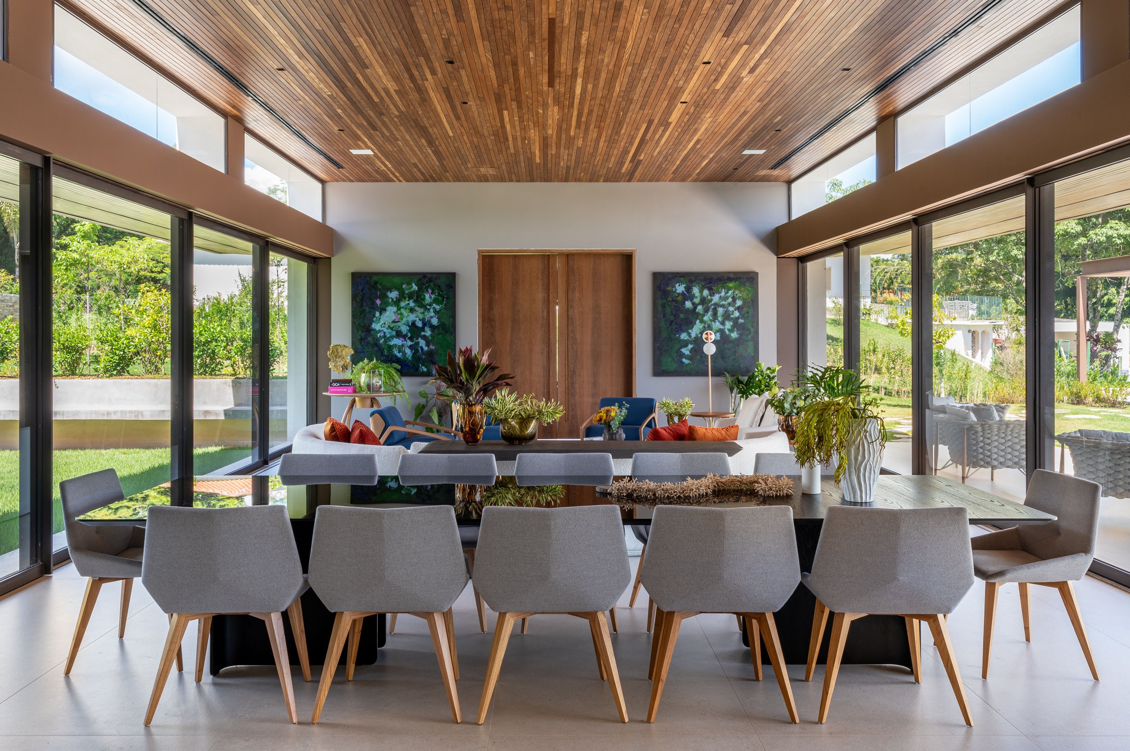 Residência SCA — Sala de jantar com forro de madeira