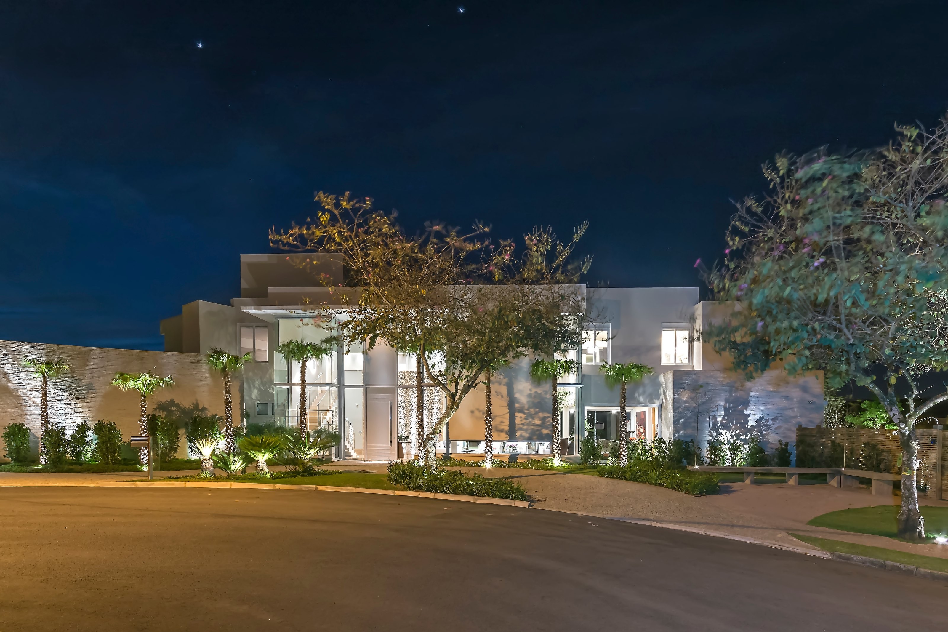 Residência VTO — Vista noturna da residencia